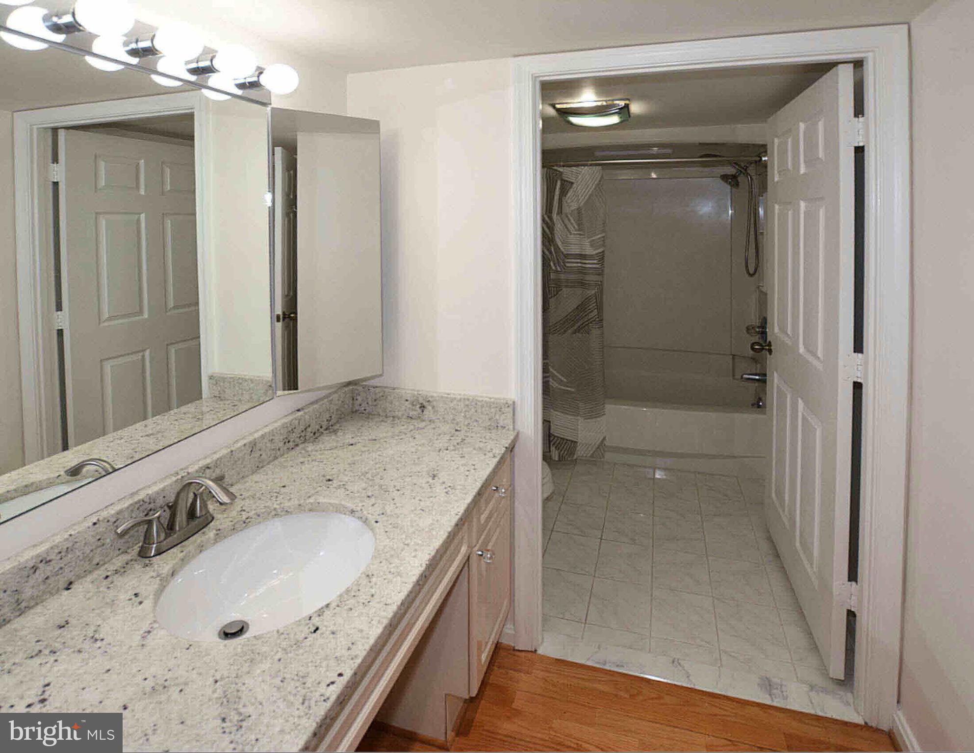 CARLYLE TOWERS CONDOMINIUM - Residential