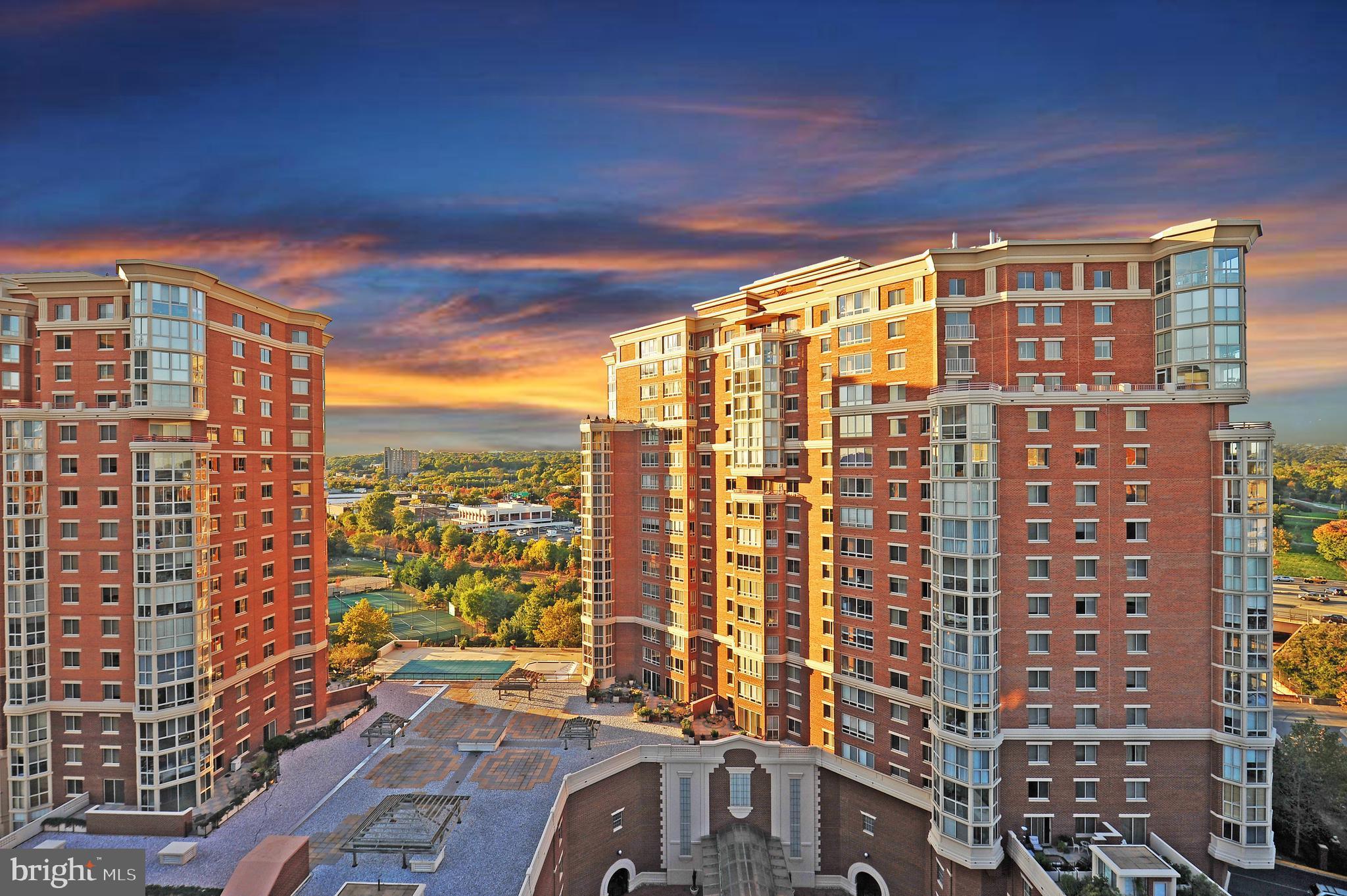CARLYLE TOWERS CONDOMINIUM - Residential