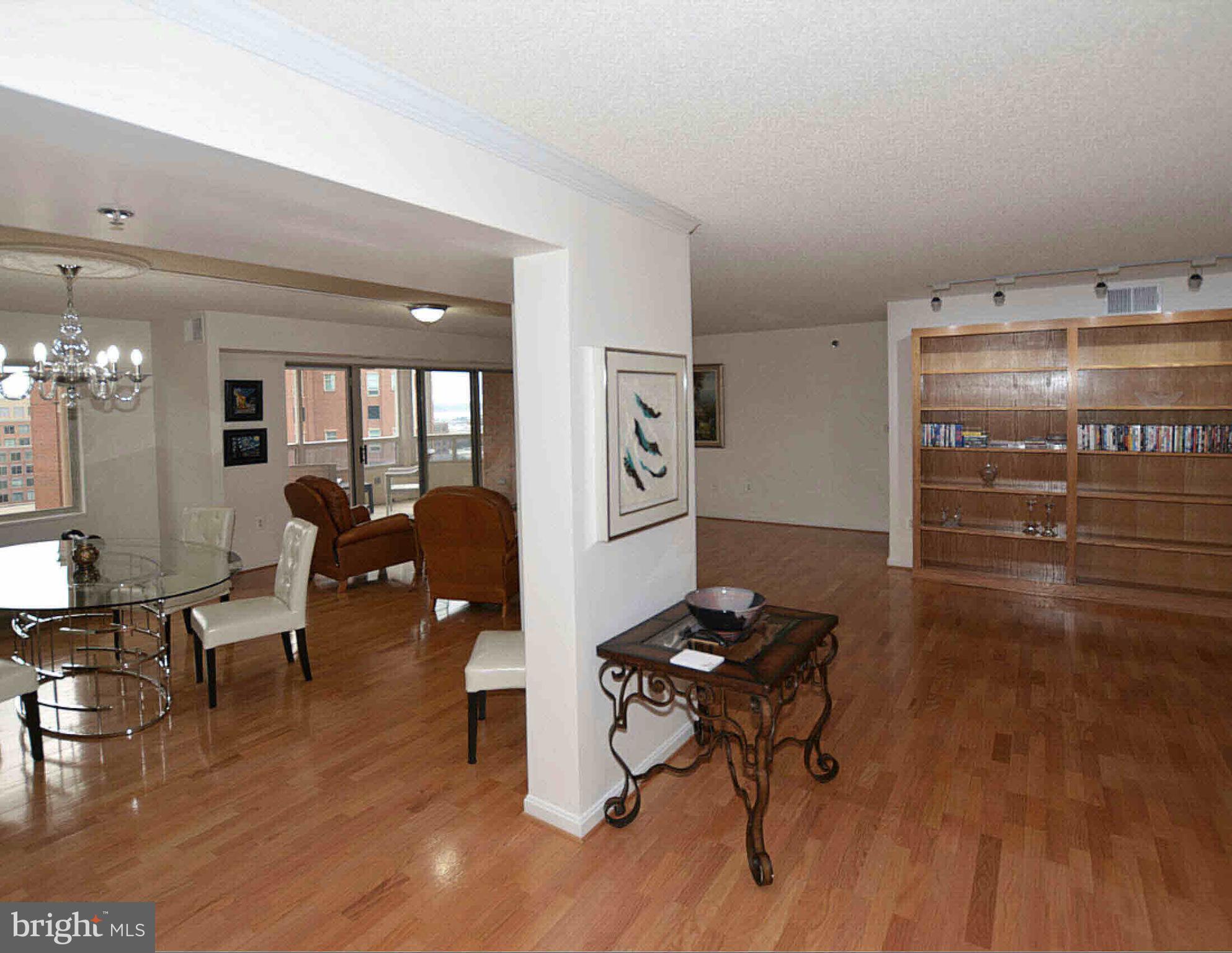 CARLYLE TOWERS CONDOMINIUM - Residential