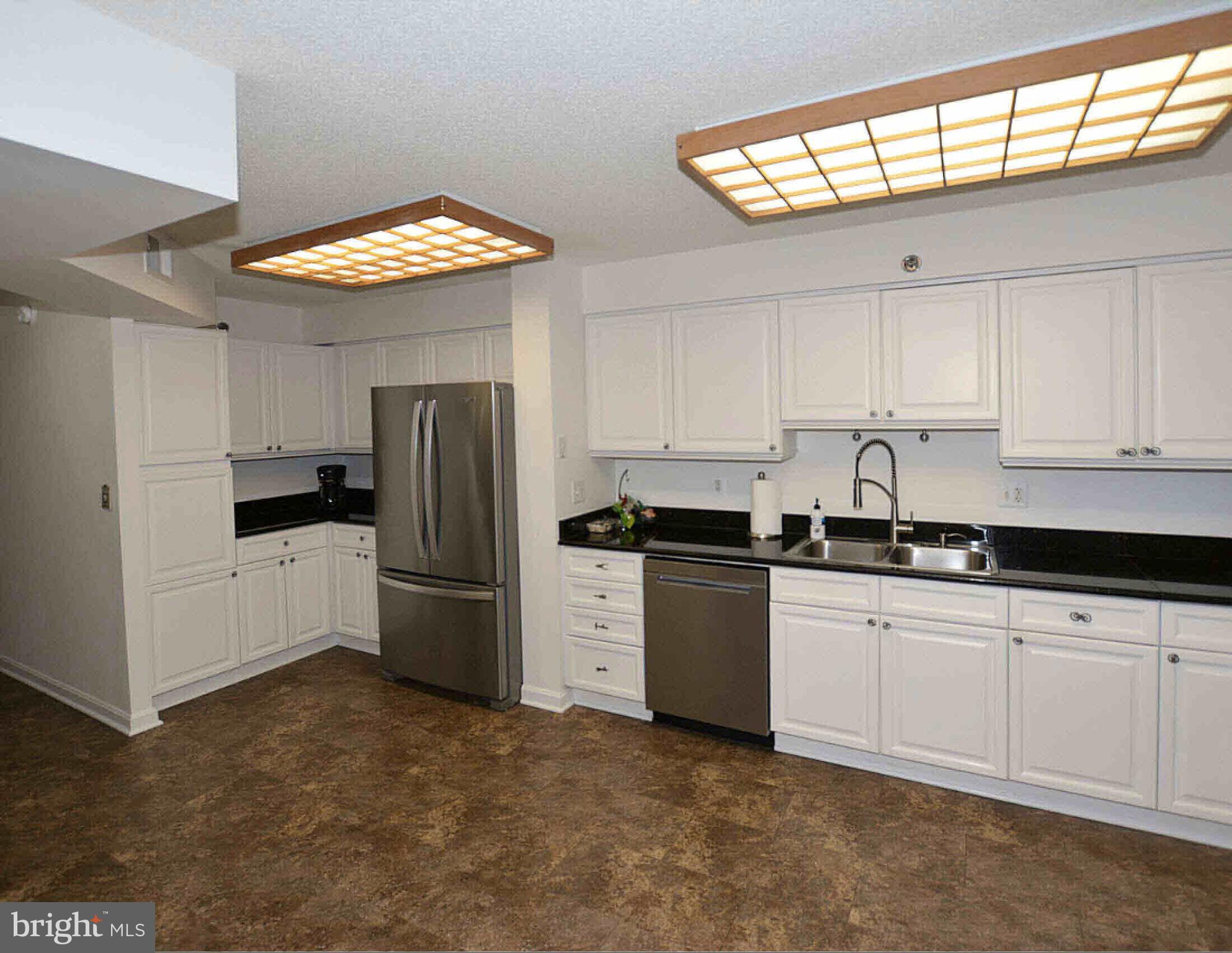 CARLYLE TOWERS CONDOMINIUM - Residential