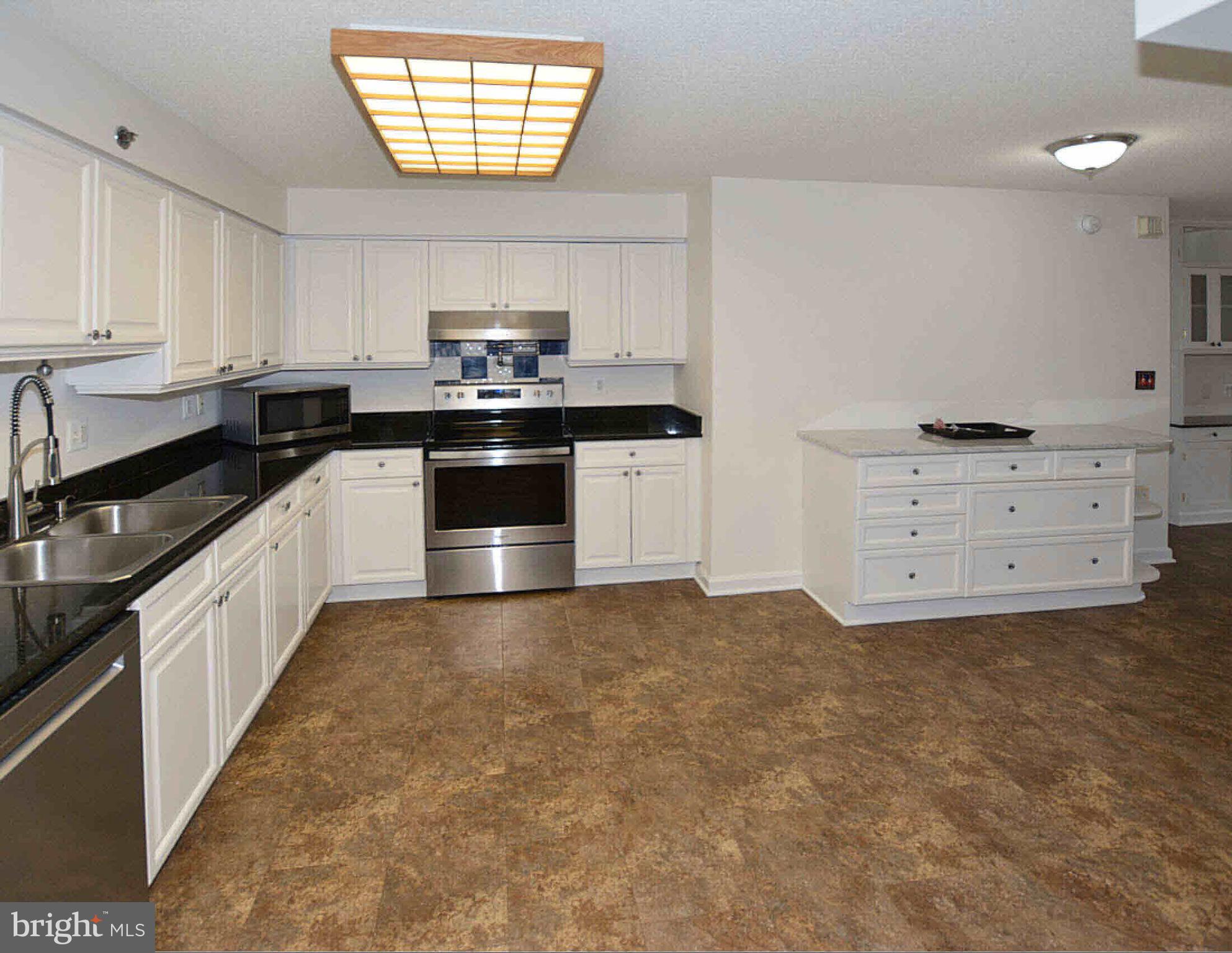 CARLYLE TOWERS CONDOMINIUM - Residential