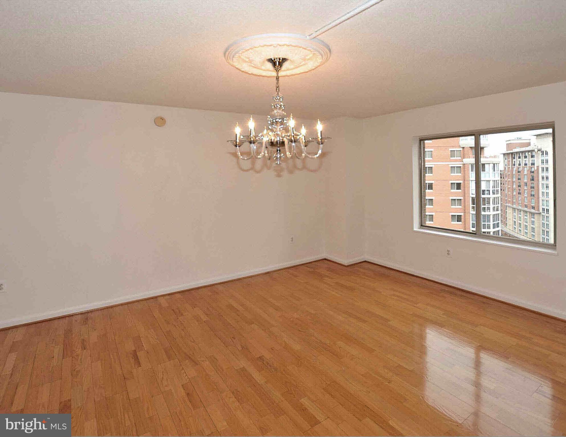 CARLYLE TOWERS CONDOMINIUM - Residential