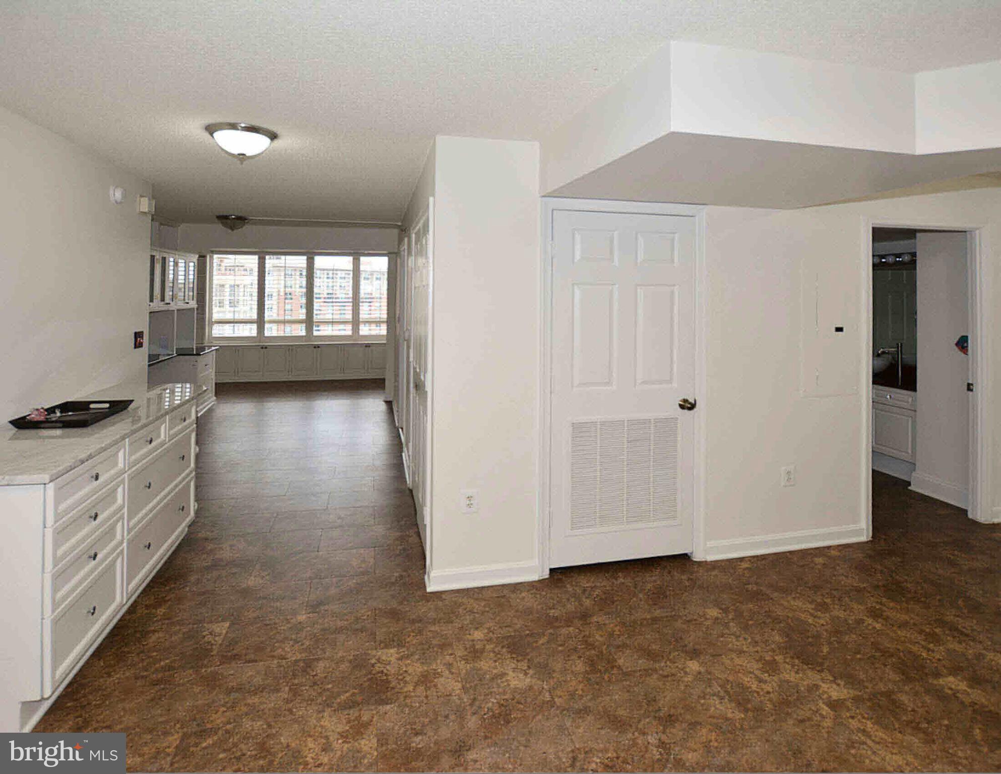 CARLYLE TOWERS CONDOMINIUM - Residential