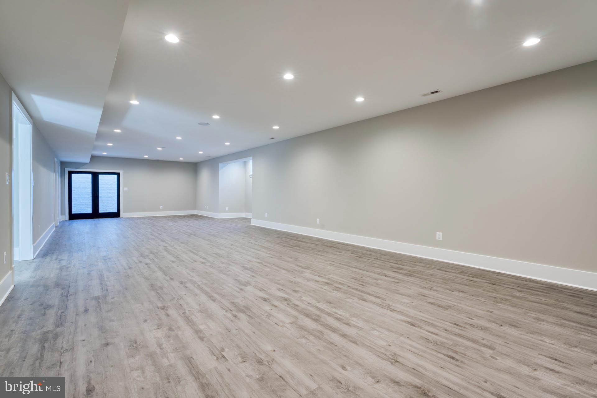 BROYHILL GLEN GARY PARK - Residential