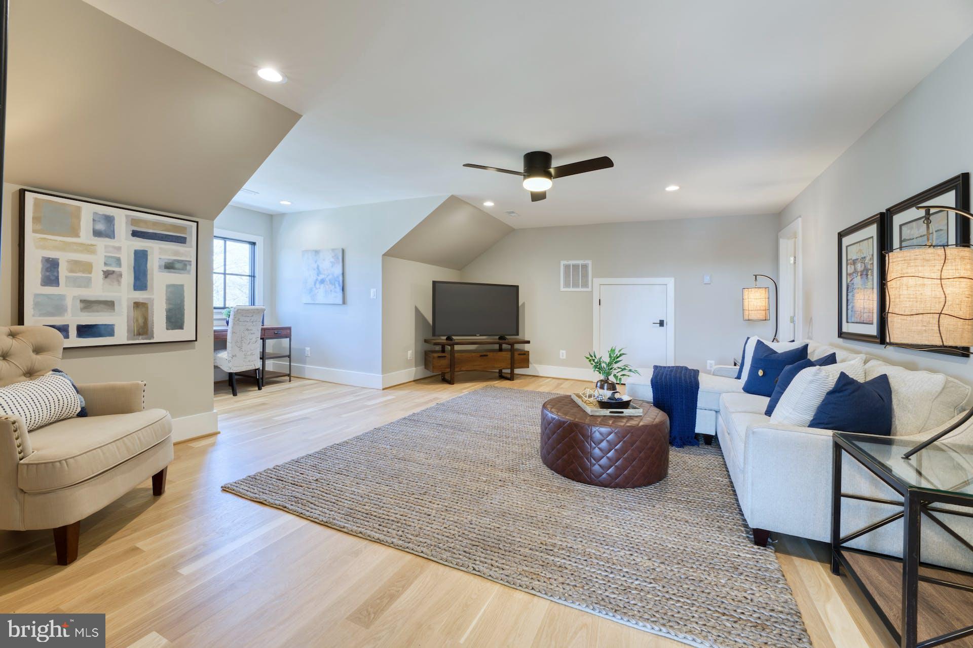 BROYHILL GLEN GARY PARK - Residential