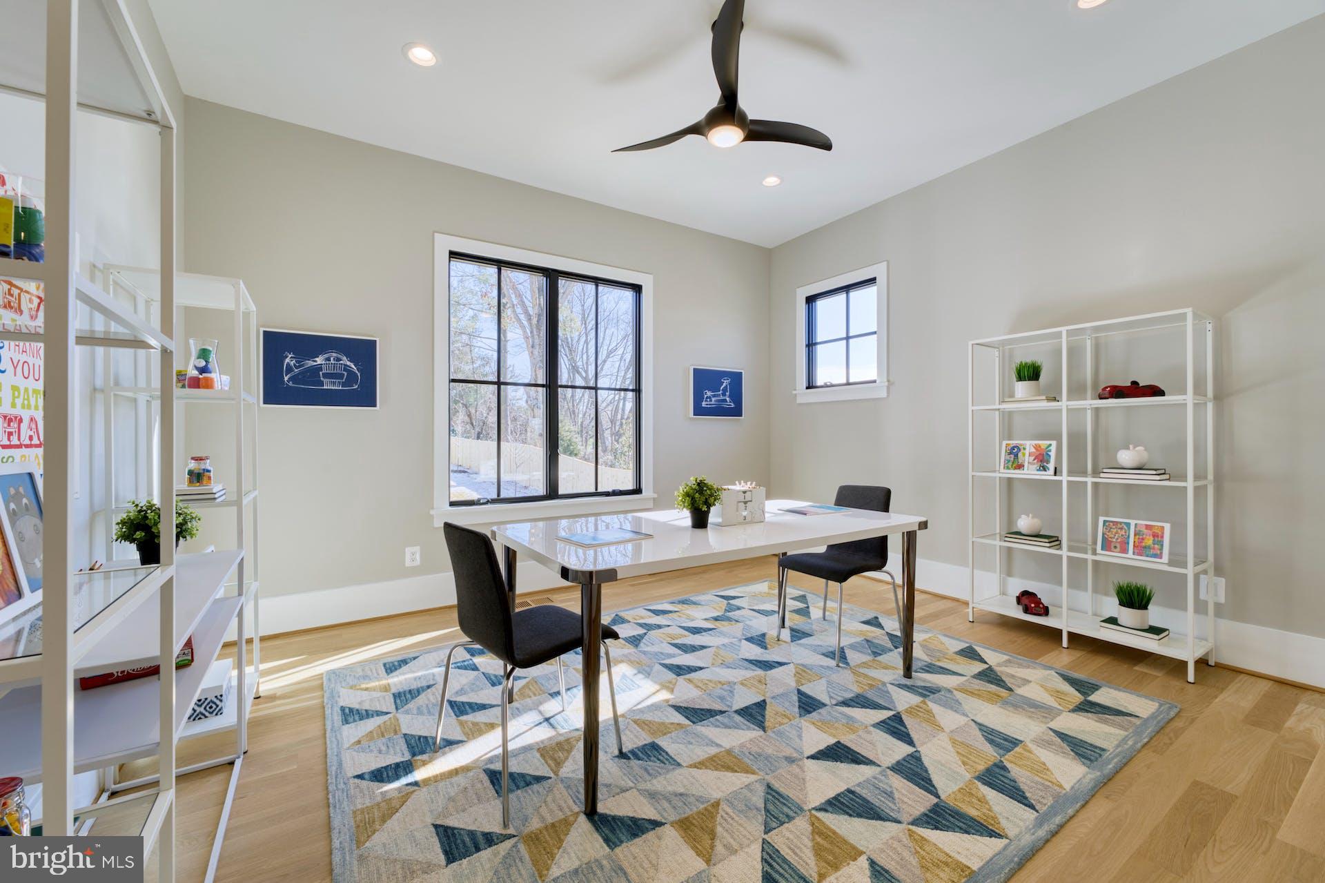 BROYHILL GLEN GARY PARK - Residential