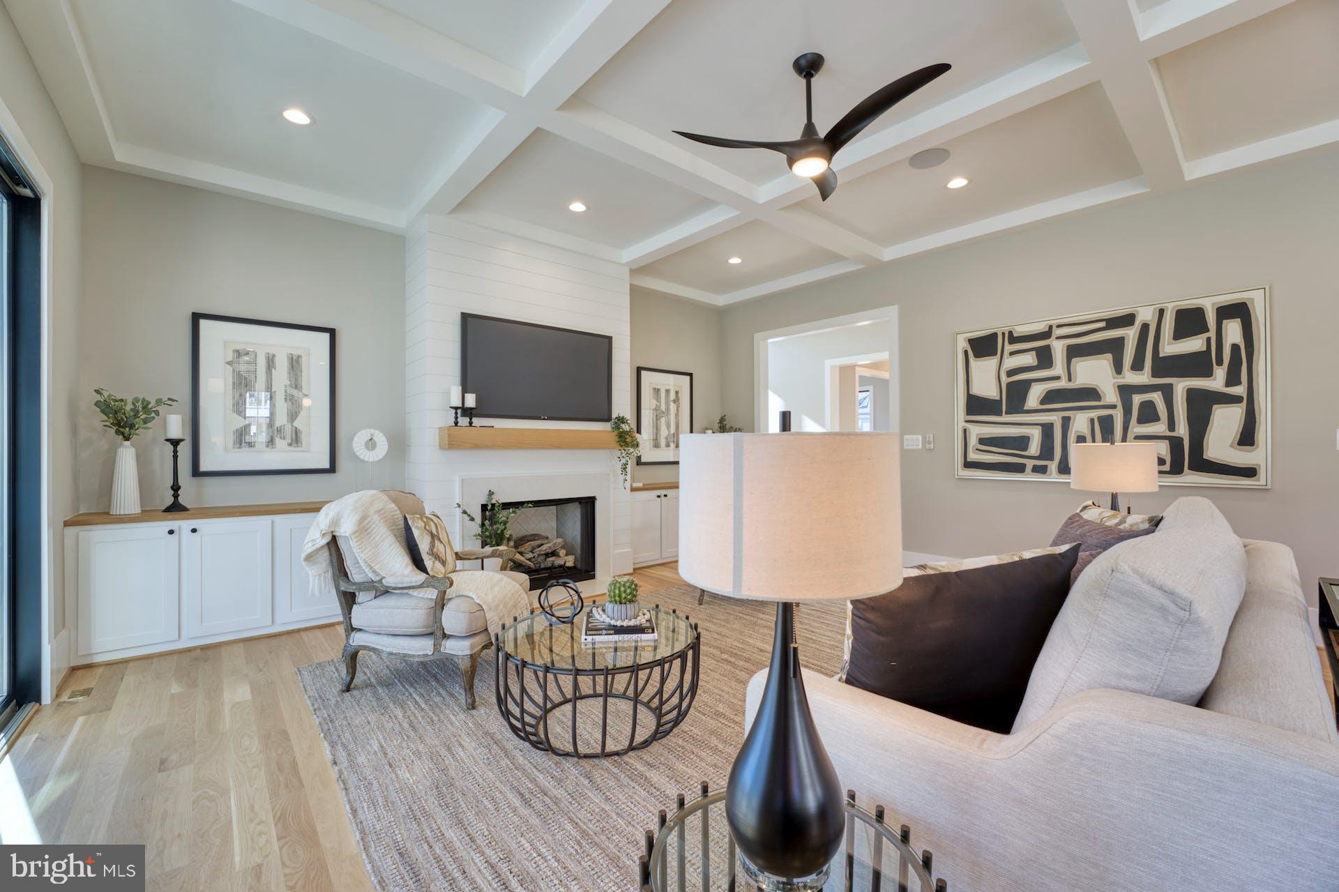 BROYHILL GLEN GARY PARK - Residential