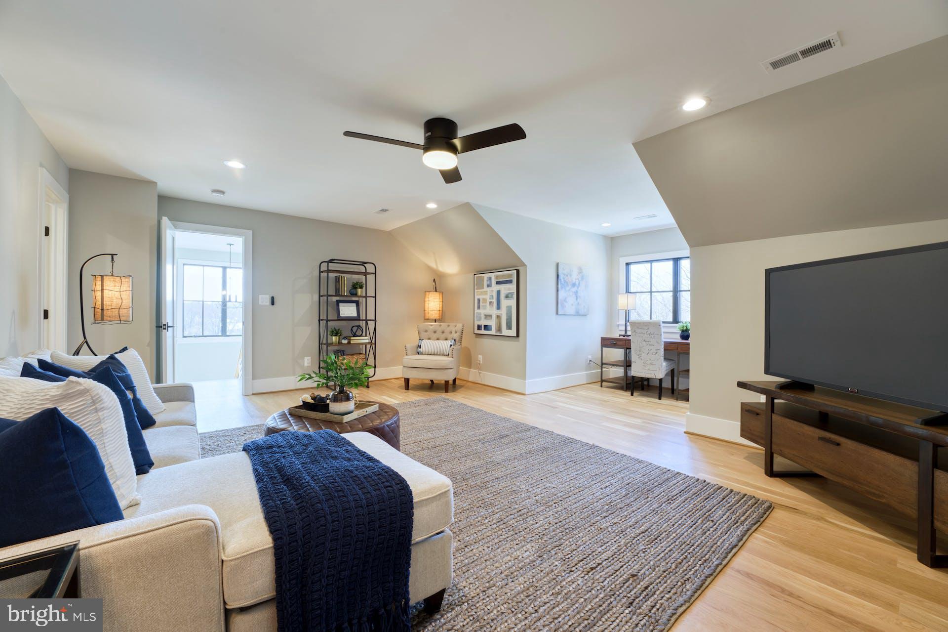 BROYHILL GLEN GARY PARK - Residential