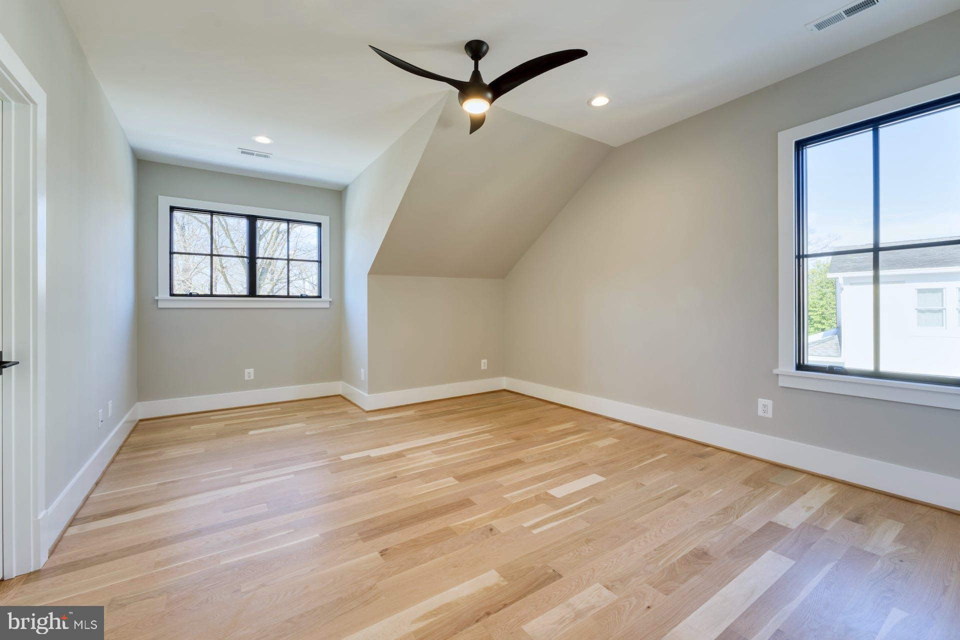 BROYHILL GLEN GARY PARK - Residential