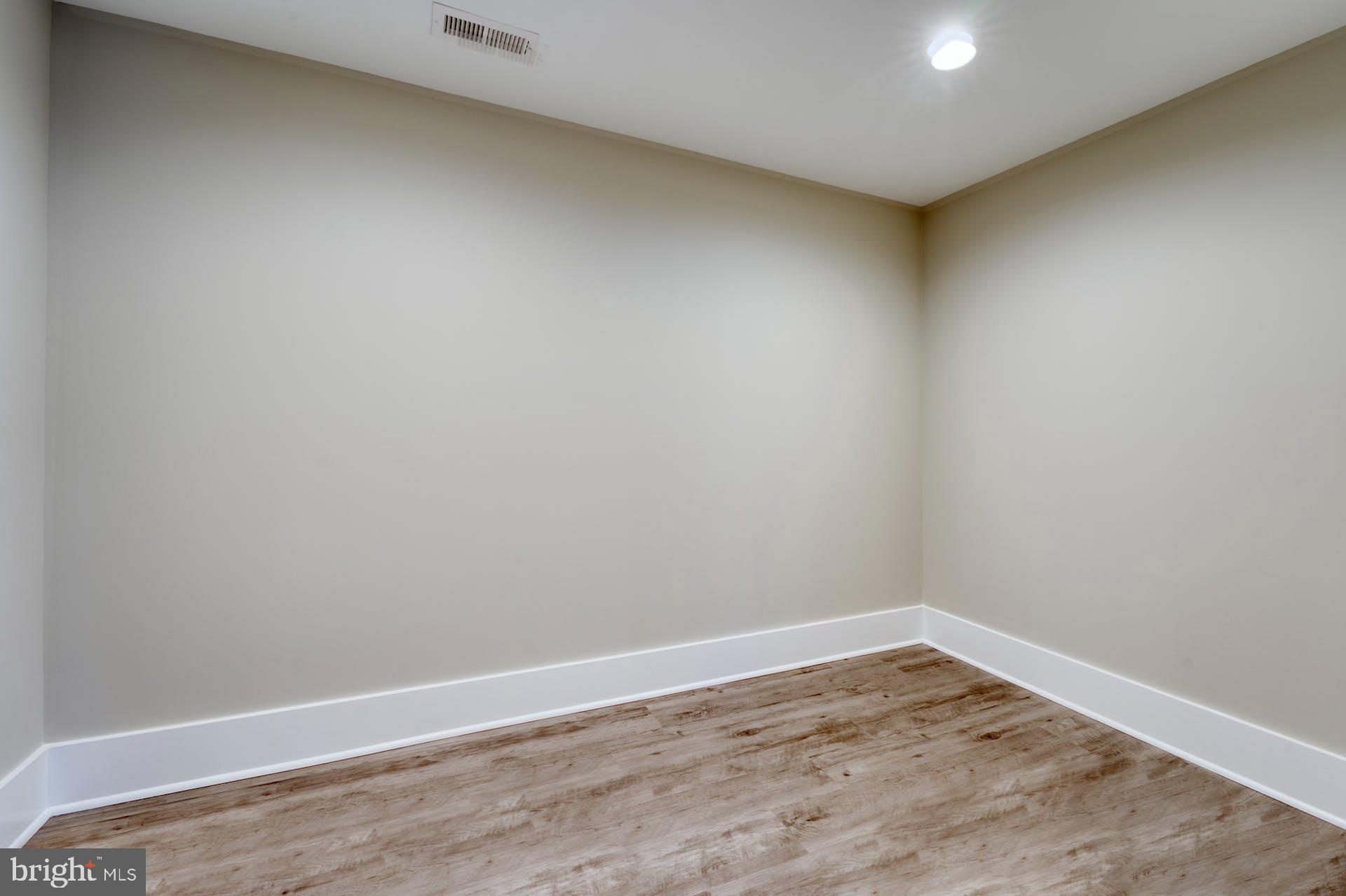 BROYHILL GLEN GARY PARK - Residential