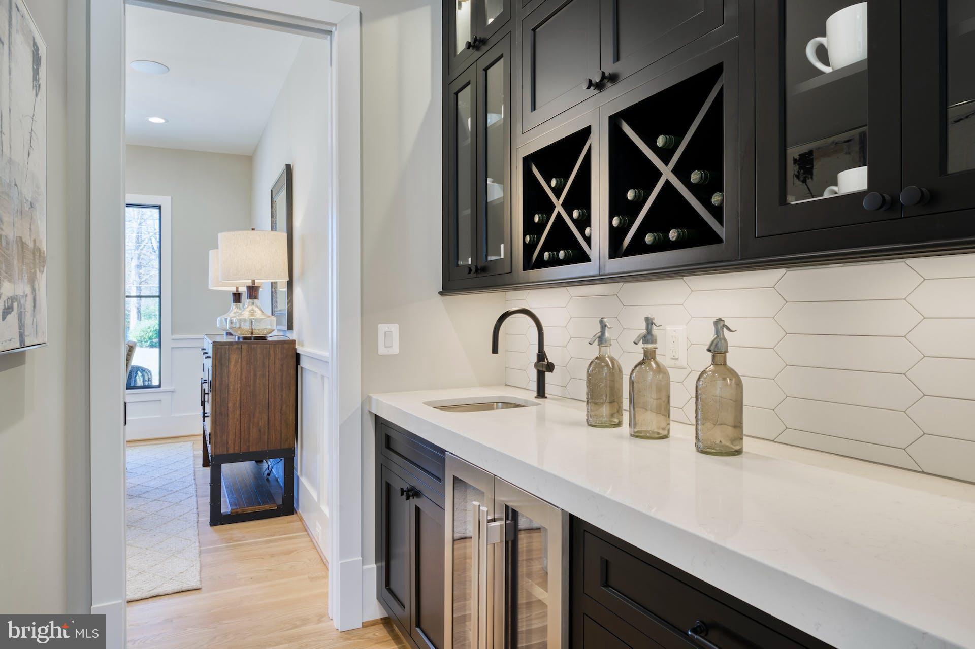 BROYHILL GLEN GARY PARK - Residential