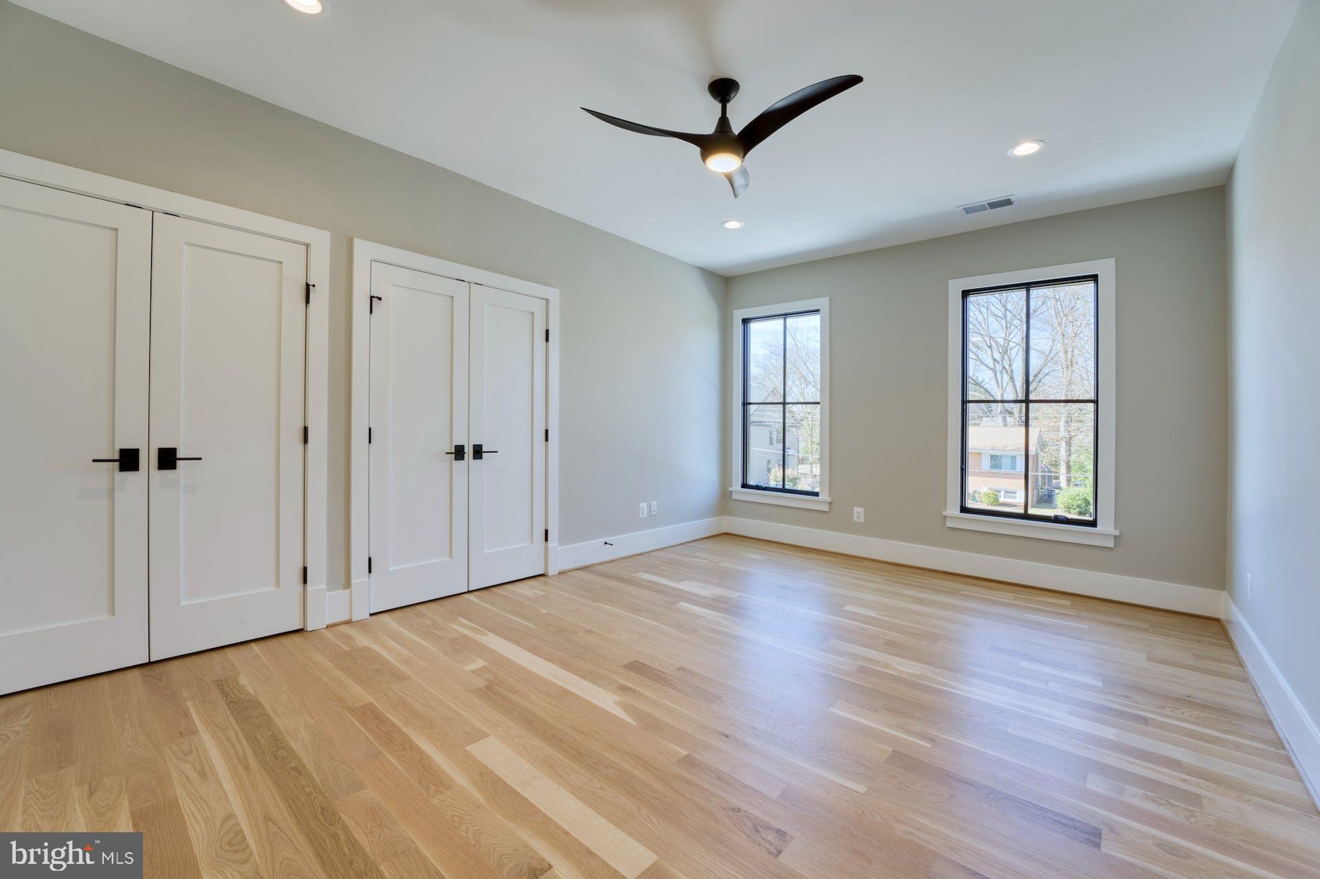 BROYHILL GLEN GARY PARK - Residential