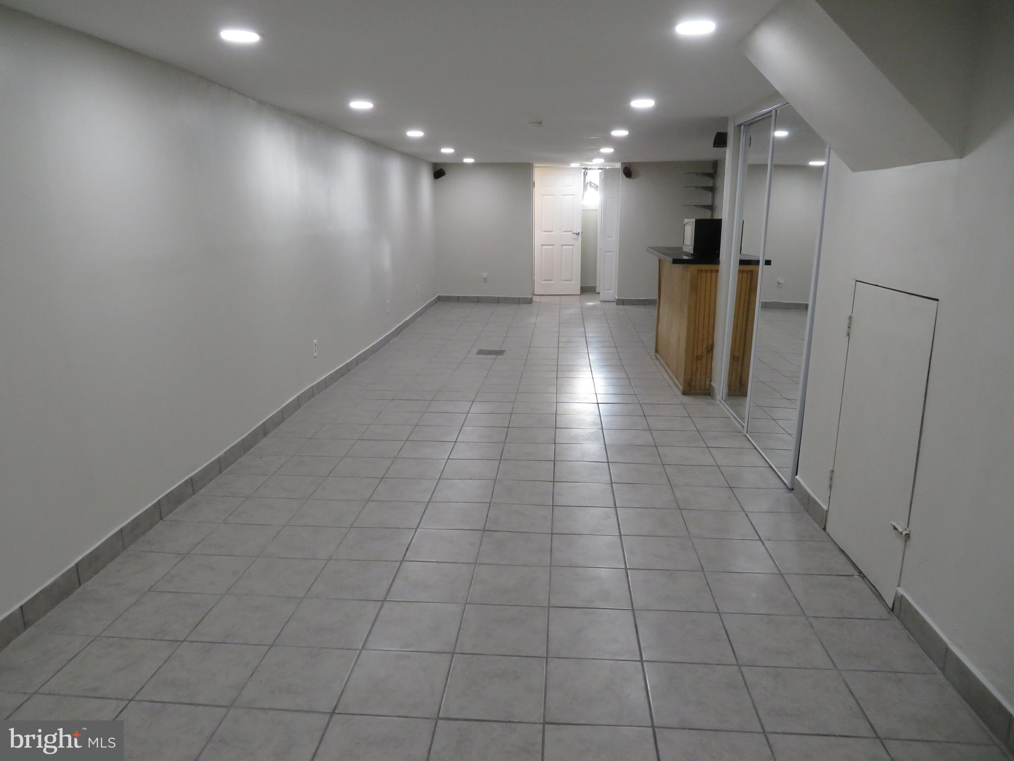 LAWNCREST - Residential