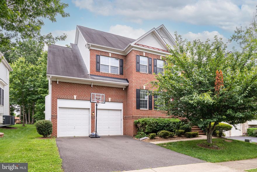 $3600 for 3+ years,  $3700 for 2 years, and $3800 for 1 year.  Bright and airy SF home conveniently located. 
 5BR, 3.5BATH  SF in a quiet neighborhood.  Gourmet kitchen with Granite counter top, Double oven, SS appliances.  Newer hardwood on upstairs bedrooms and  main Level.  Deck looking out to trees.  Fully finished basement with huge rec room, bedroom, den, and full bath.   Only minutes to 66, Lee Hwy, 28.  Near shops, & restaurants** ** Currently tenant occupied