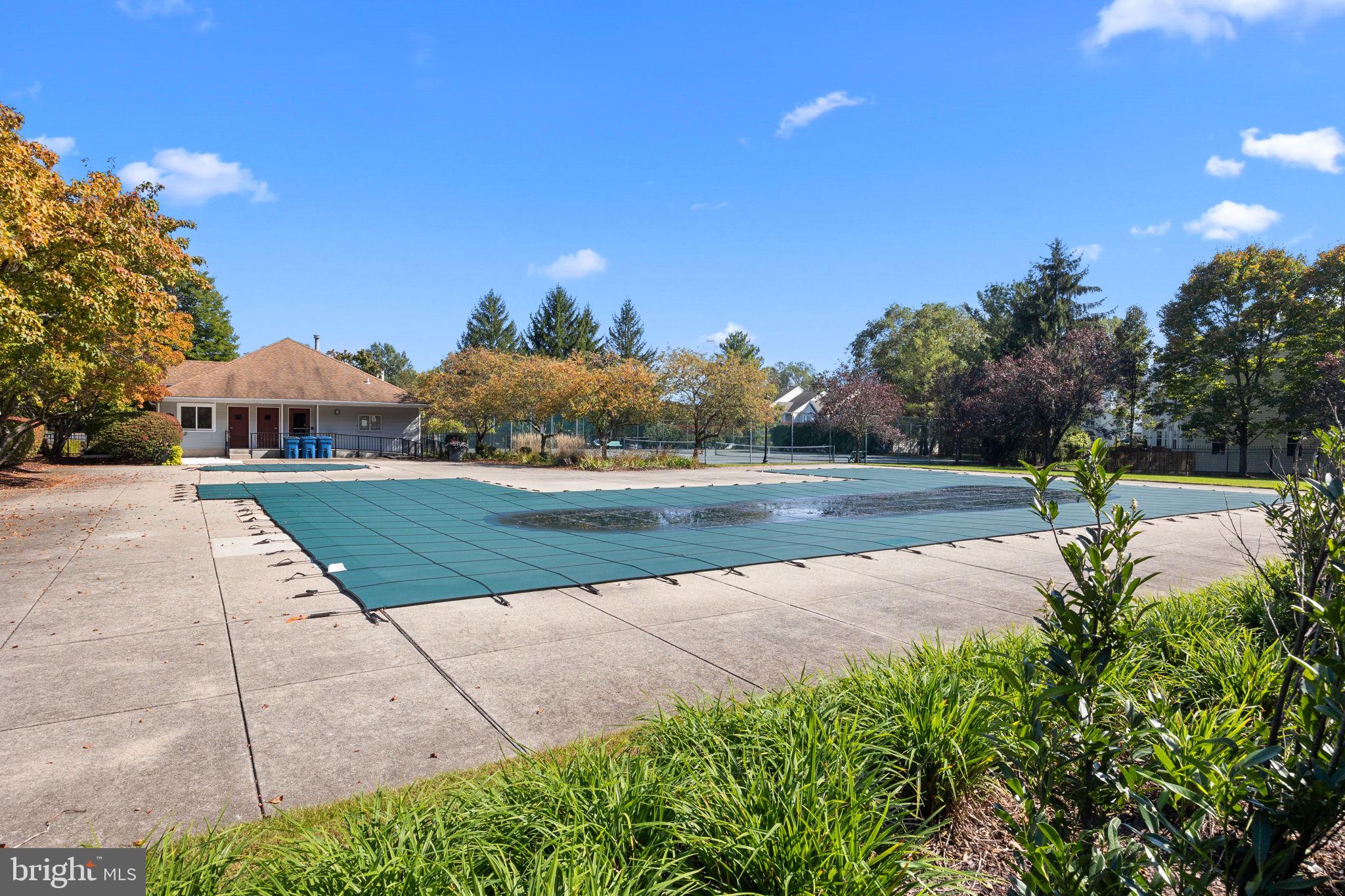 MAKEFIELD GLEN - Residential