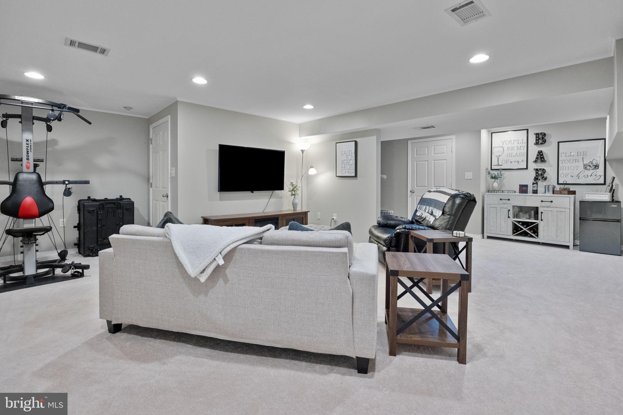 MAKEFIELD GLEN - Residential