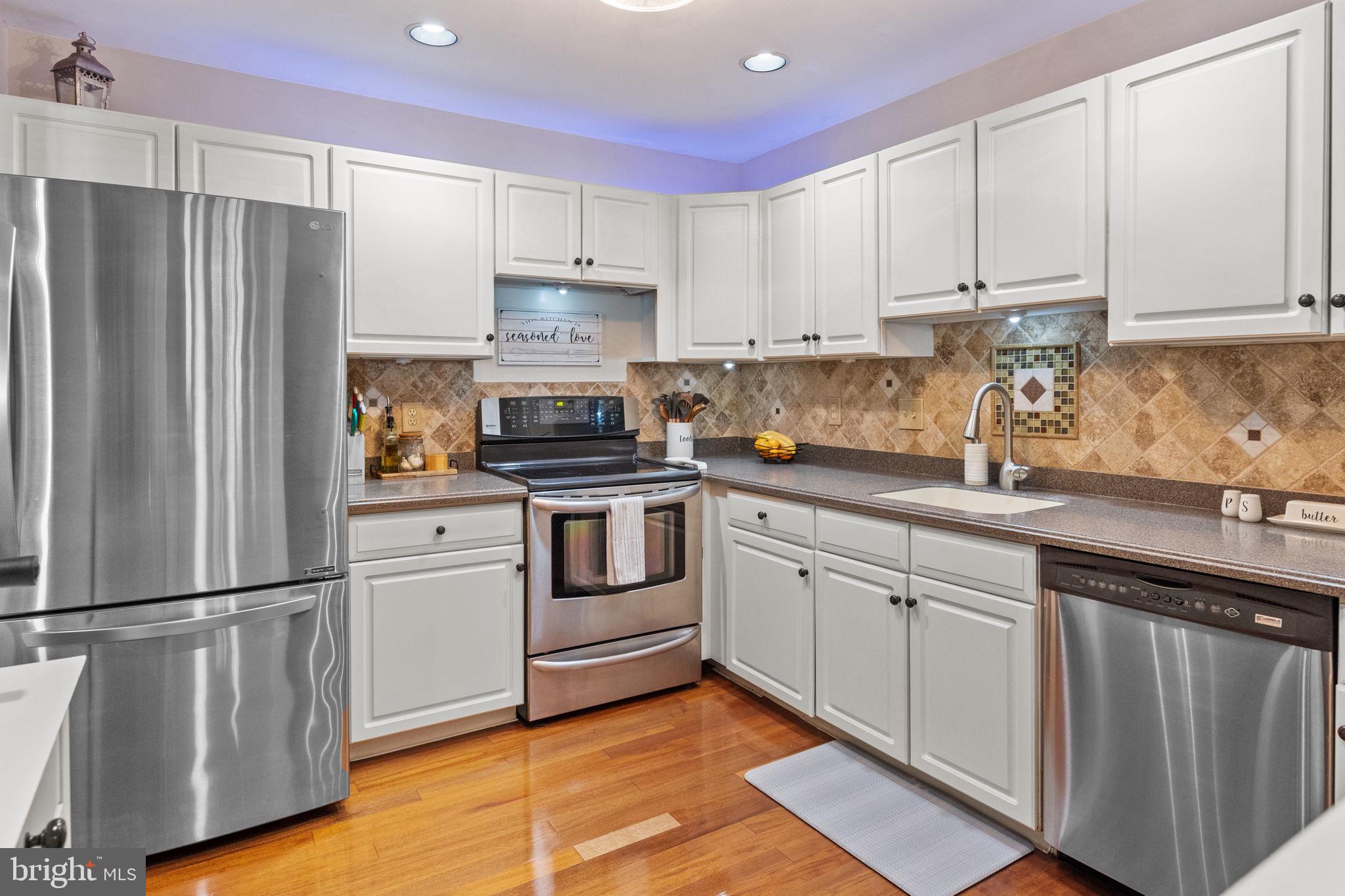 MAKEFIELD GLEN - Residential