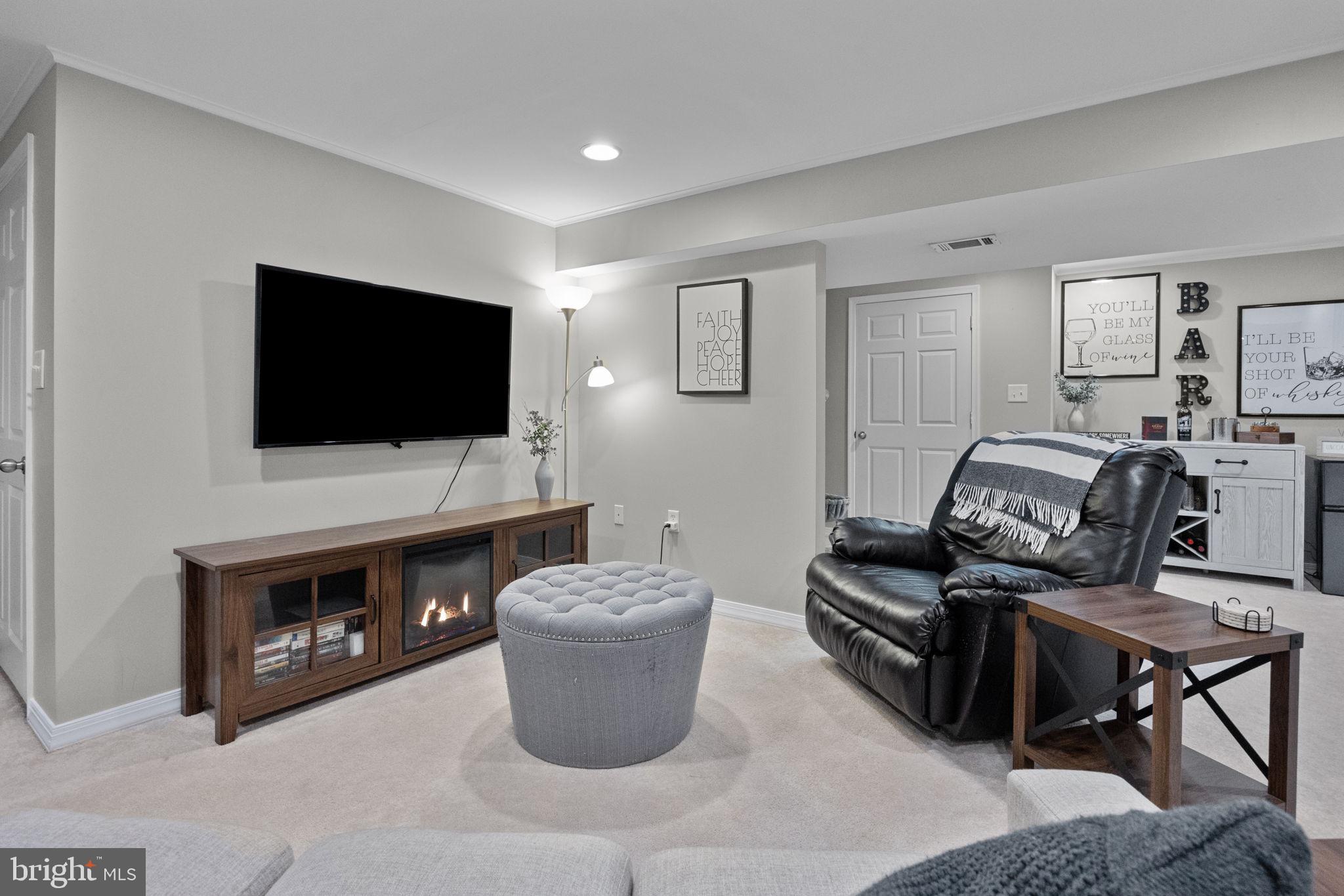 MAKEFIELD GLEN - Residential