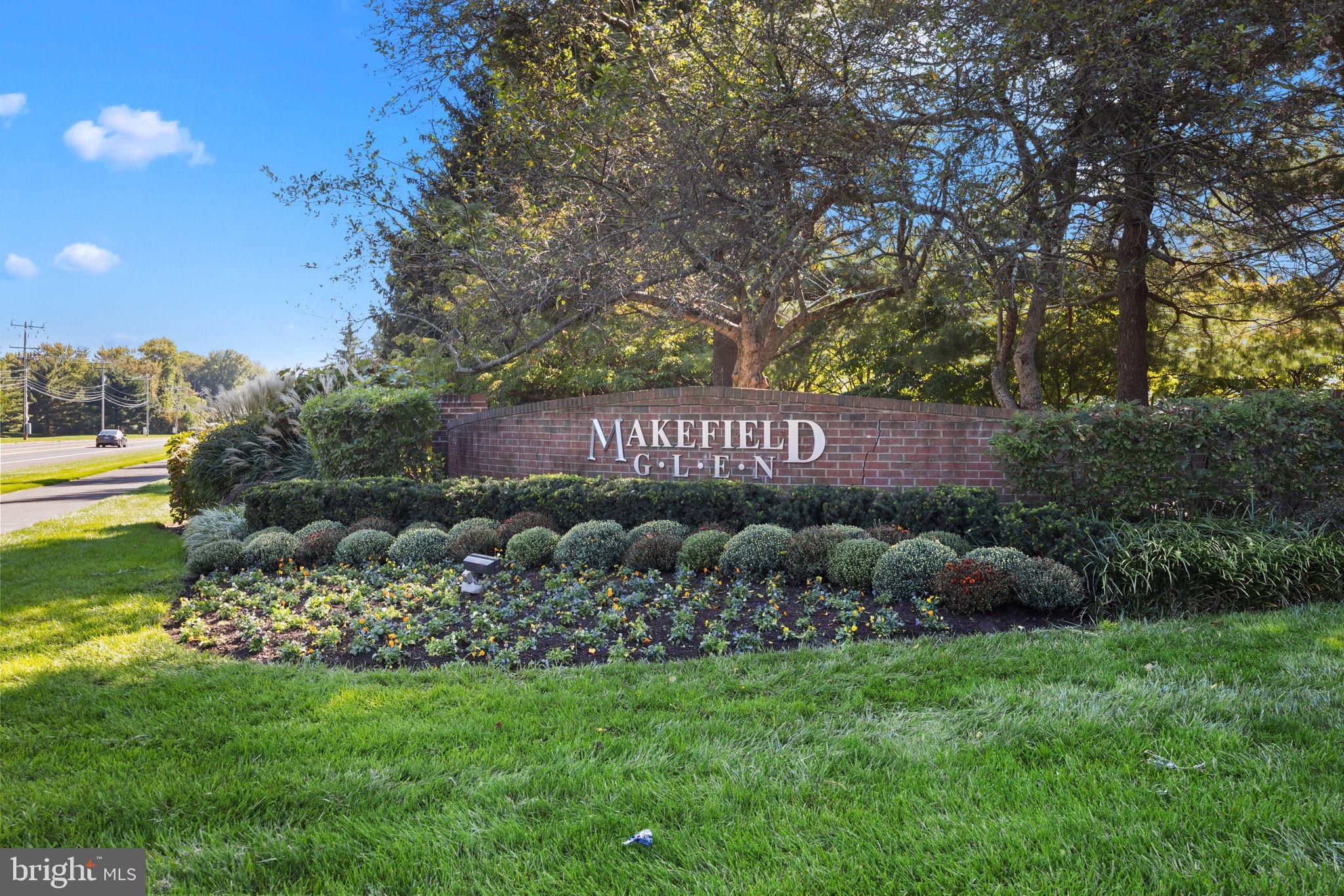 MAKEFIELD GLEN - Residential