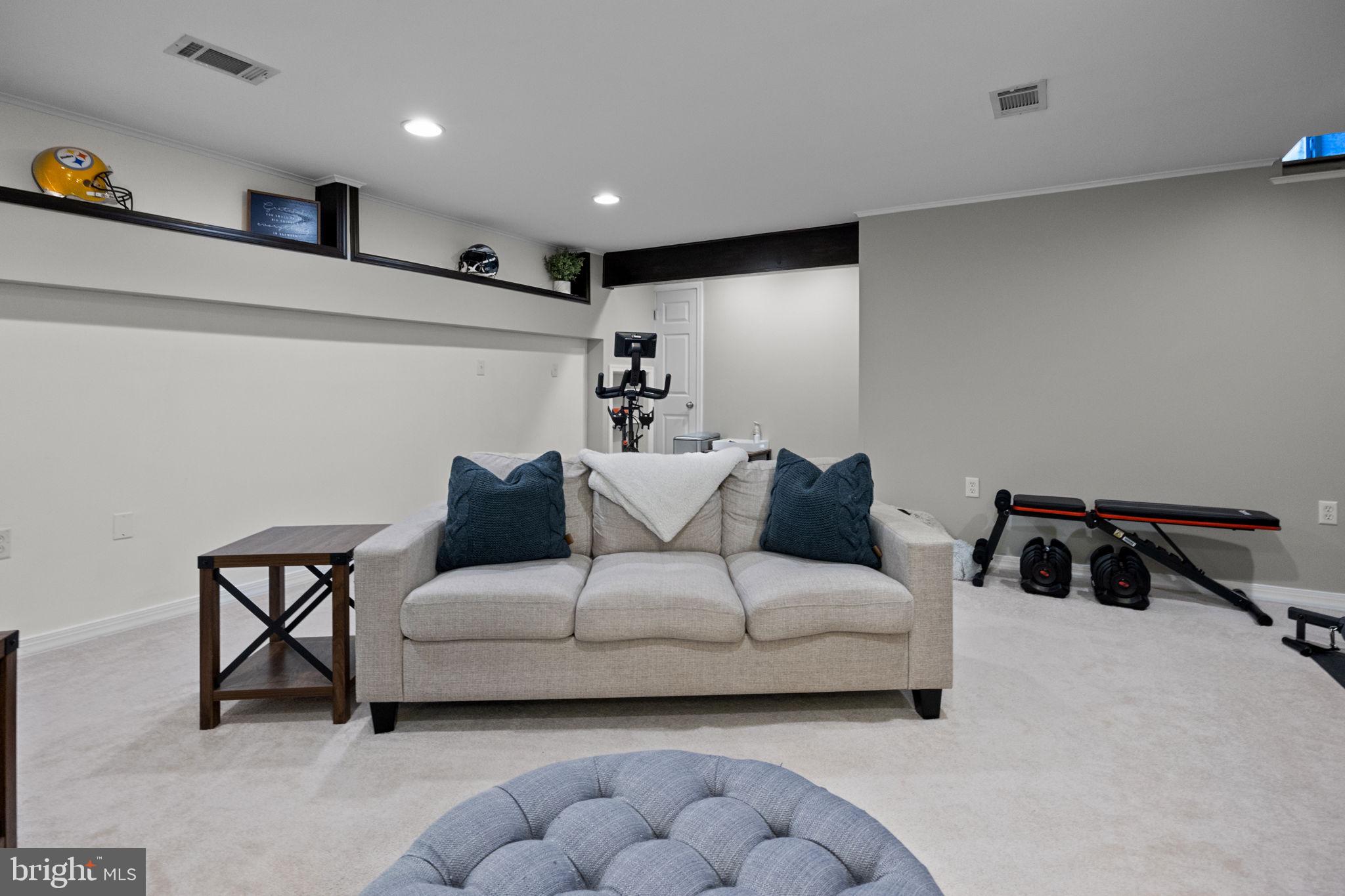MAKEFIELD GLEN - Residential