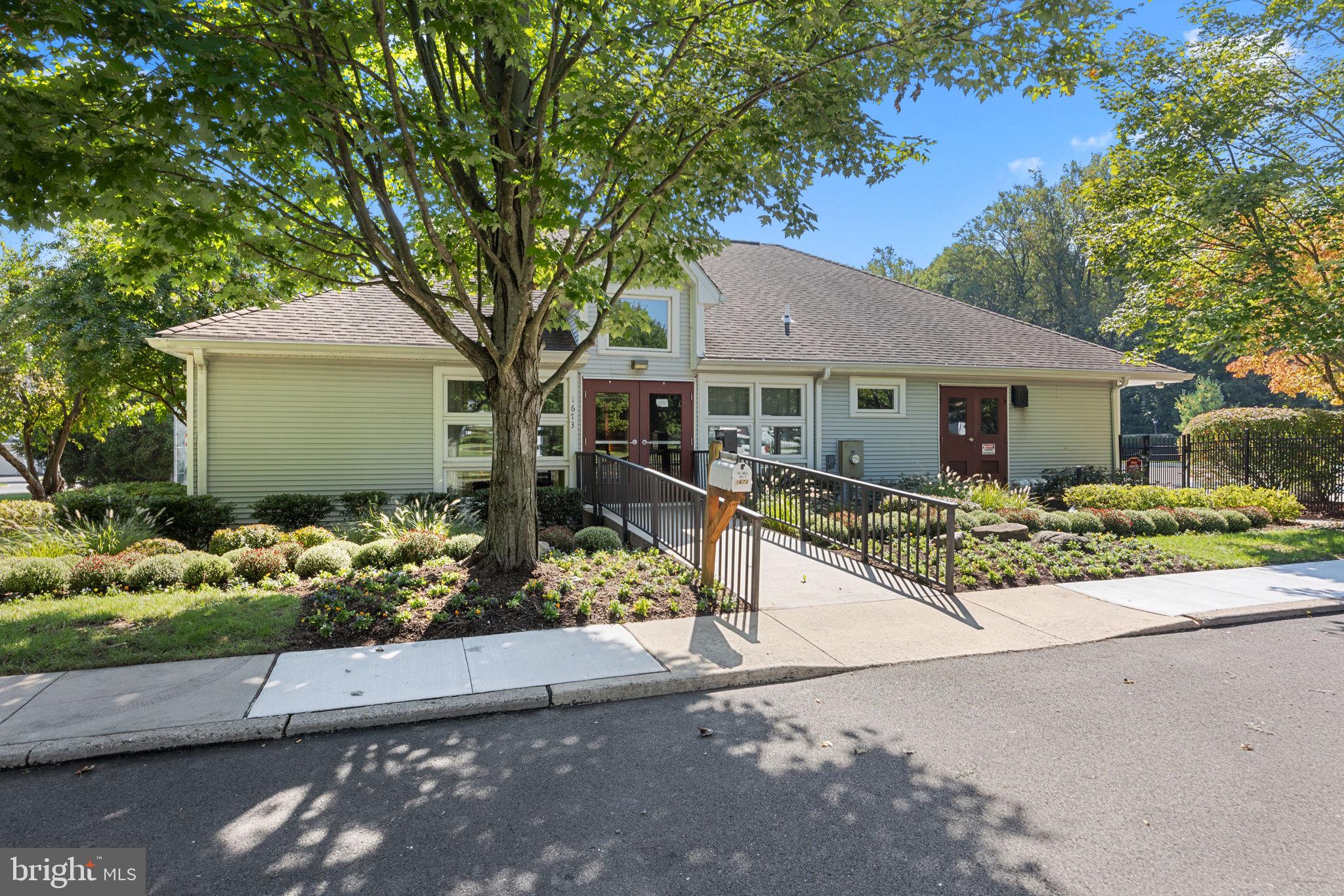 MAKEFIELD GLEN - Residential