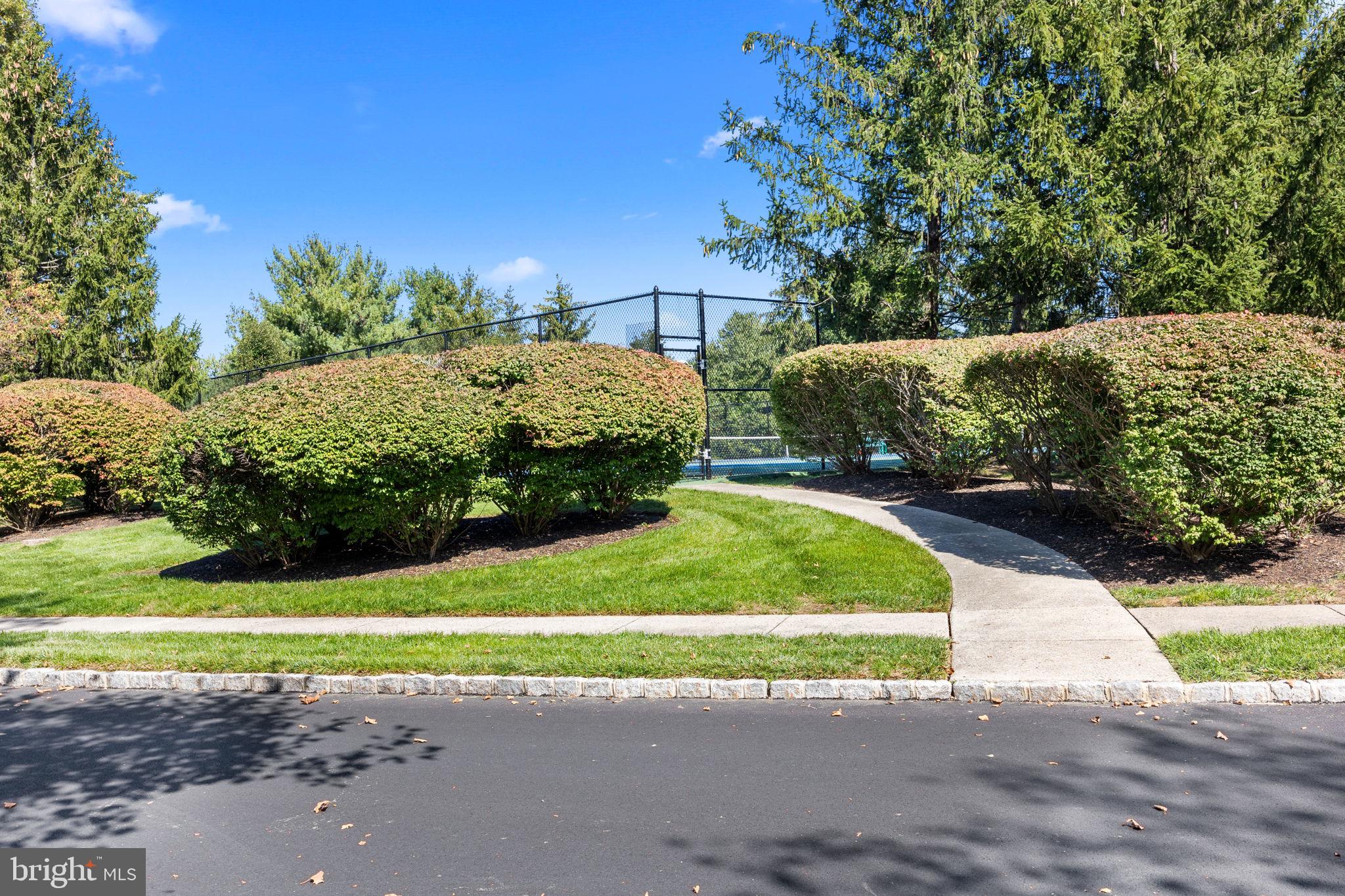 MAKEFIELD GLEN - Residential