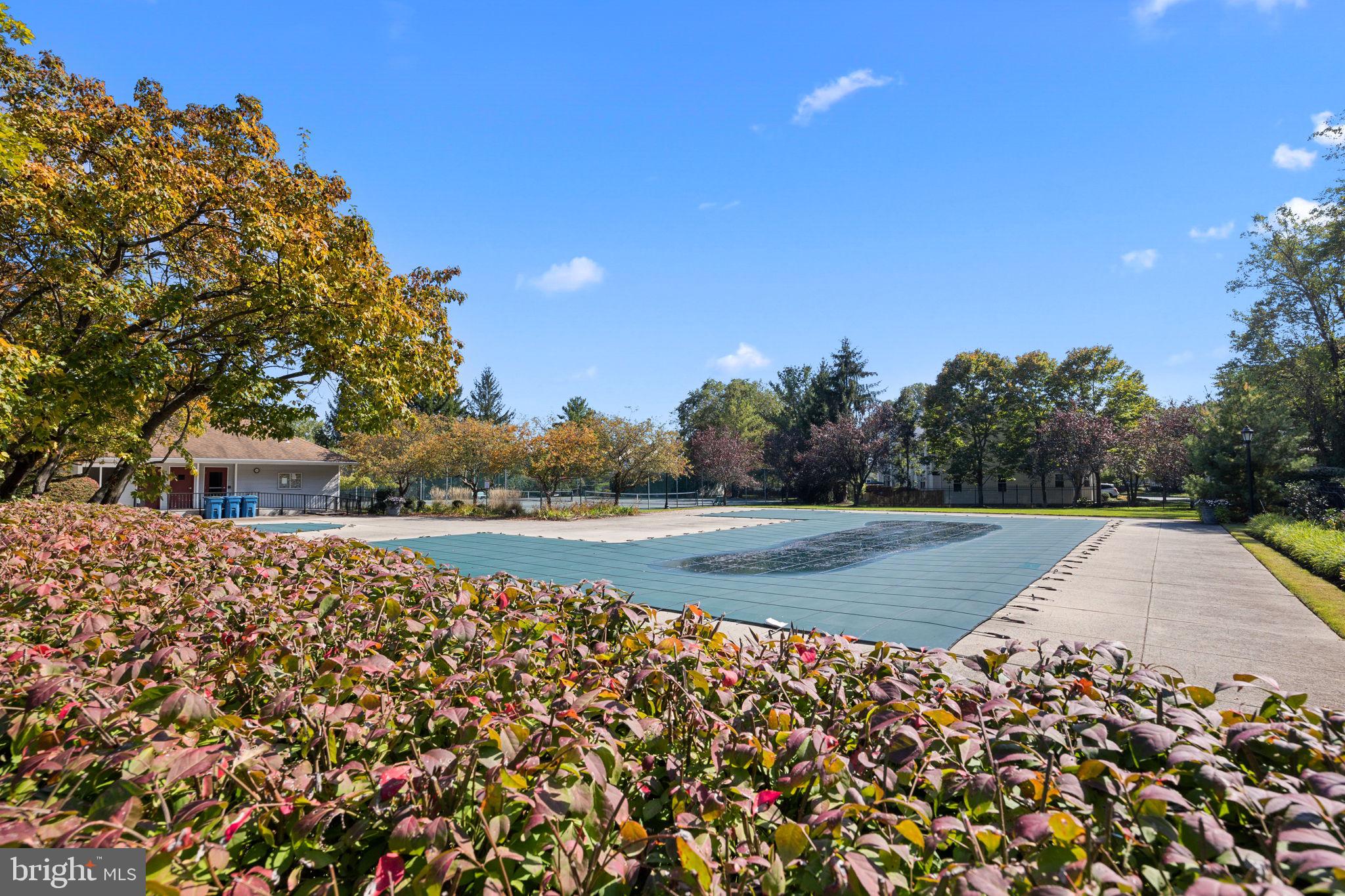 MAKEFIELD GLEN - Residential