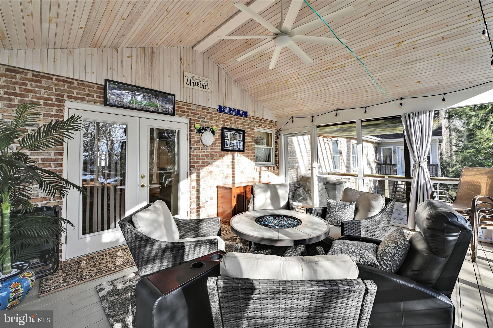 TIMBER VILLA - Residential