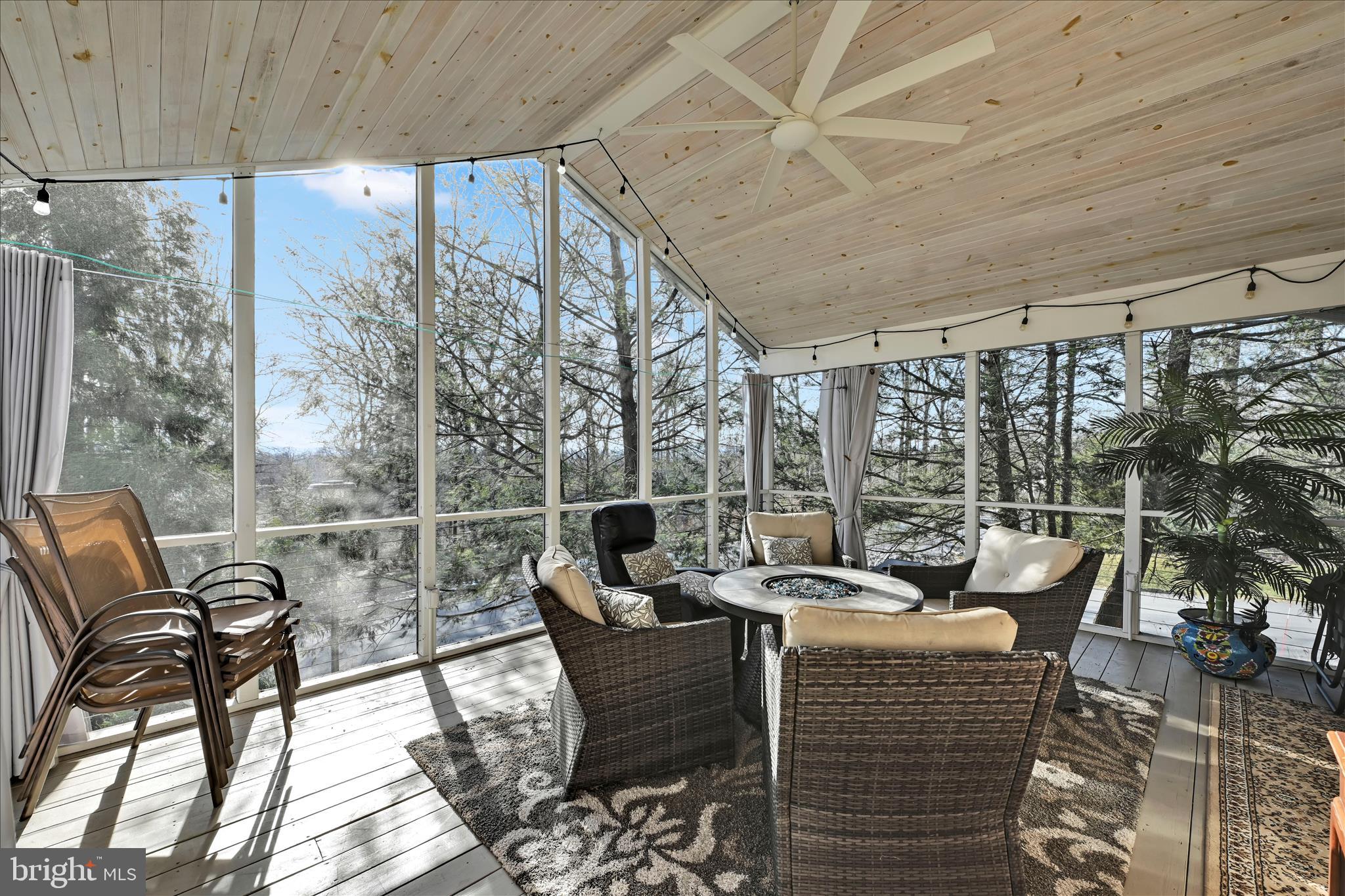 TIMBER VILLA - Residential