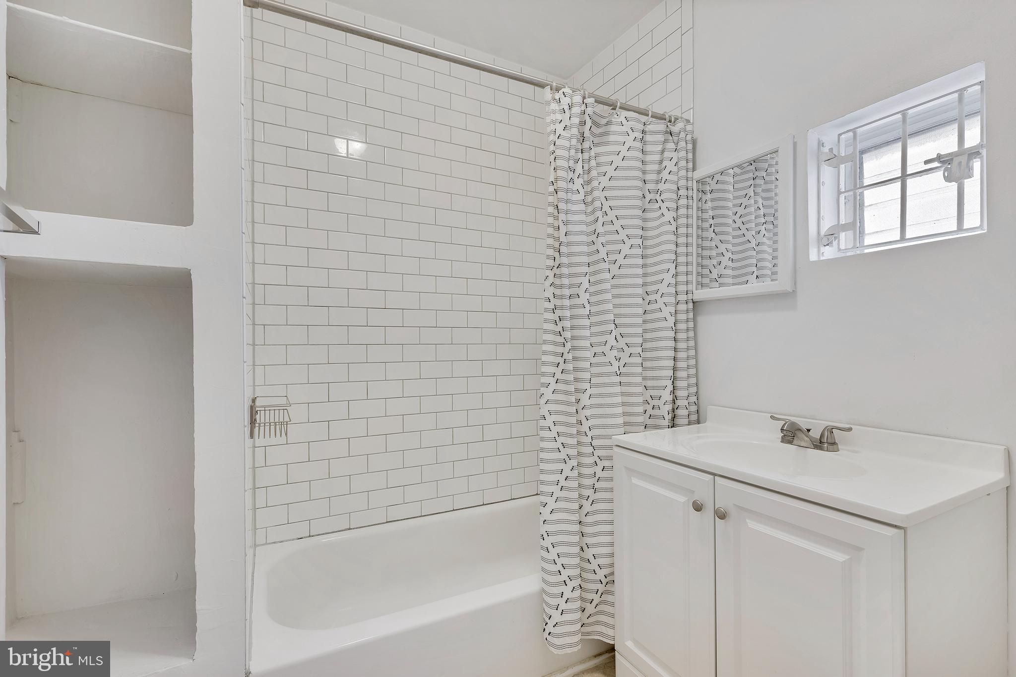 NORRIS SQUARE - Residential Lease