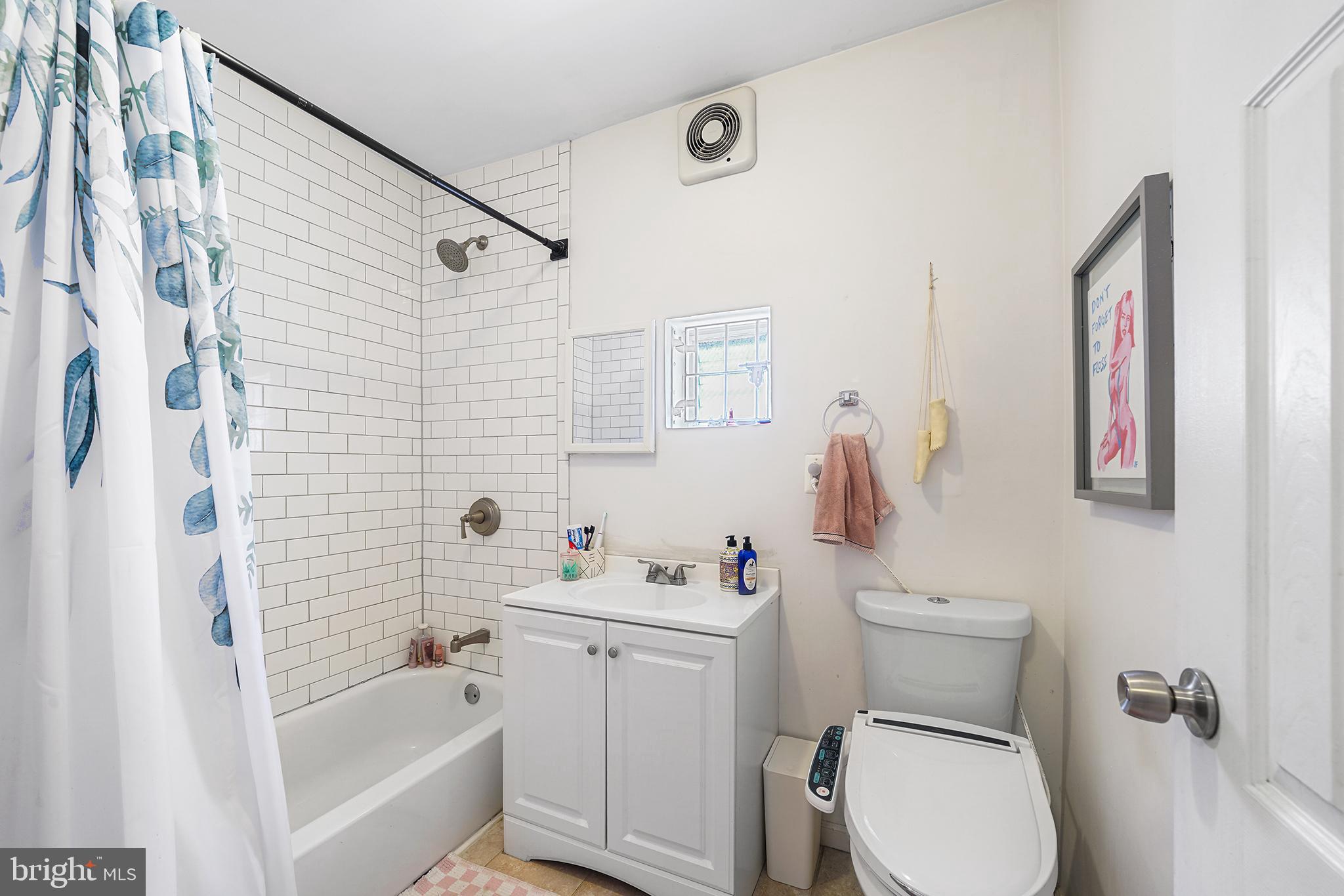 NORRIS SQUARE - Residential Lease