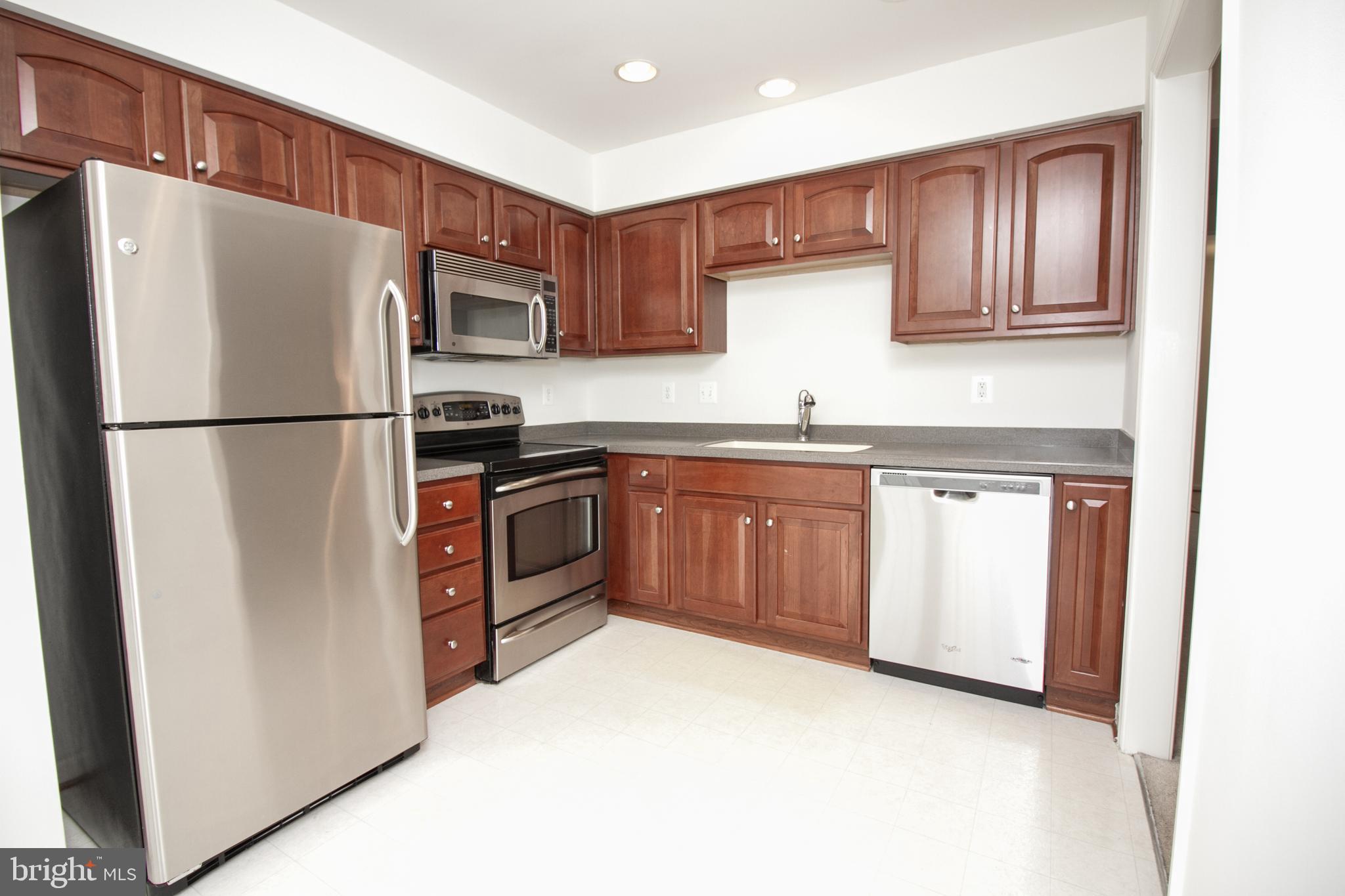 LAKELAND PLACE - Residential