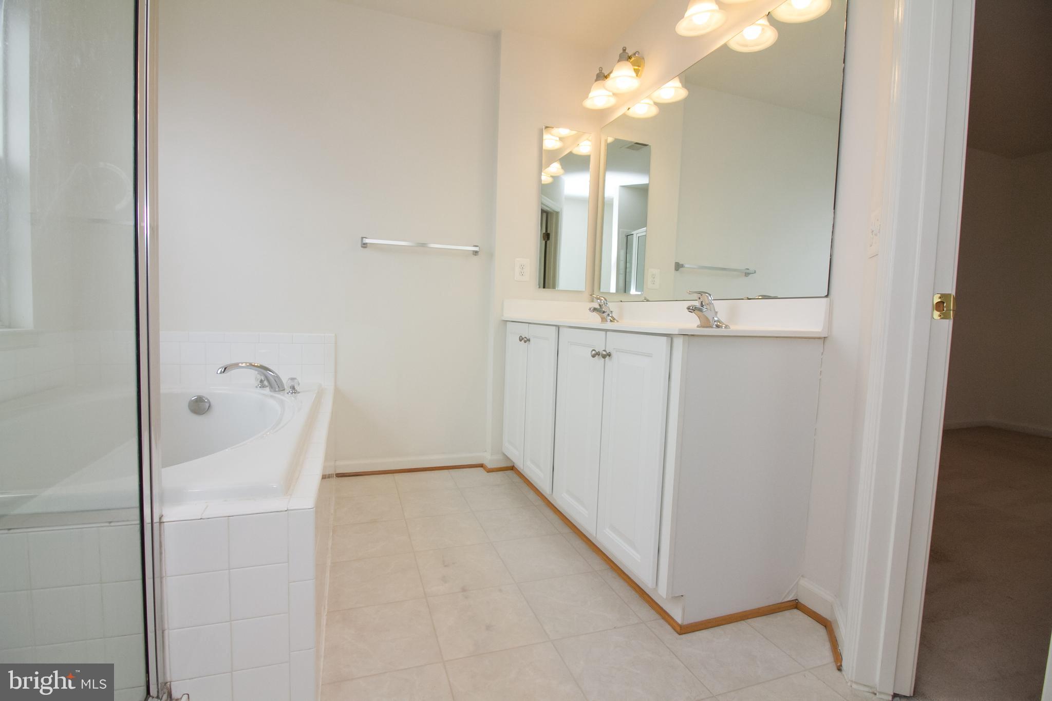 LAKELAND PLACE - Residential