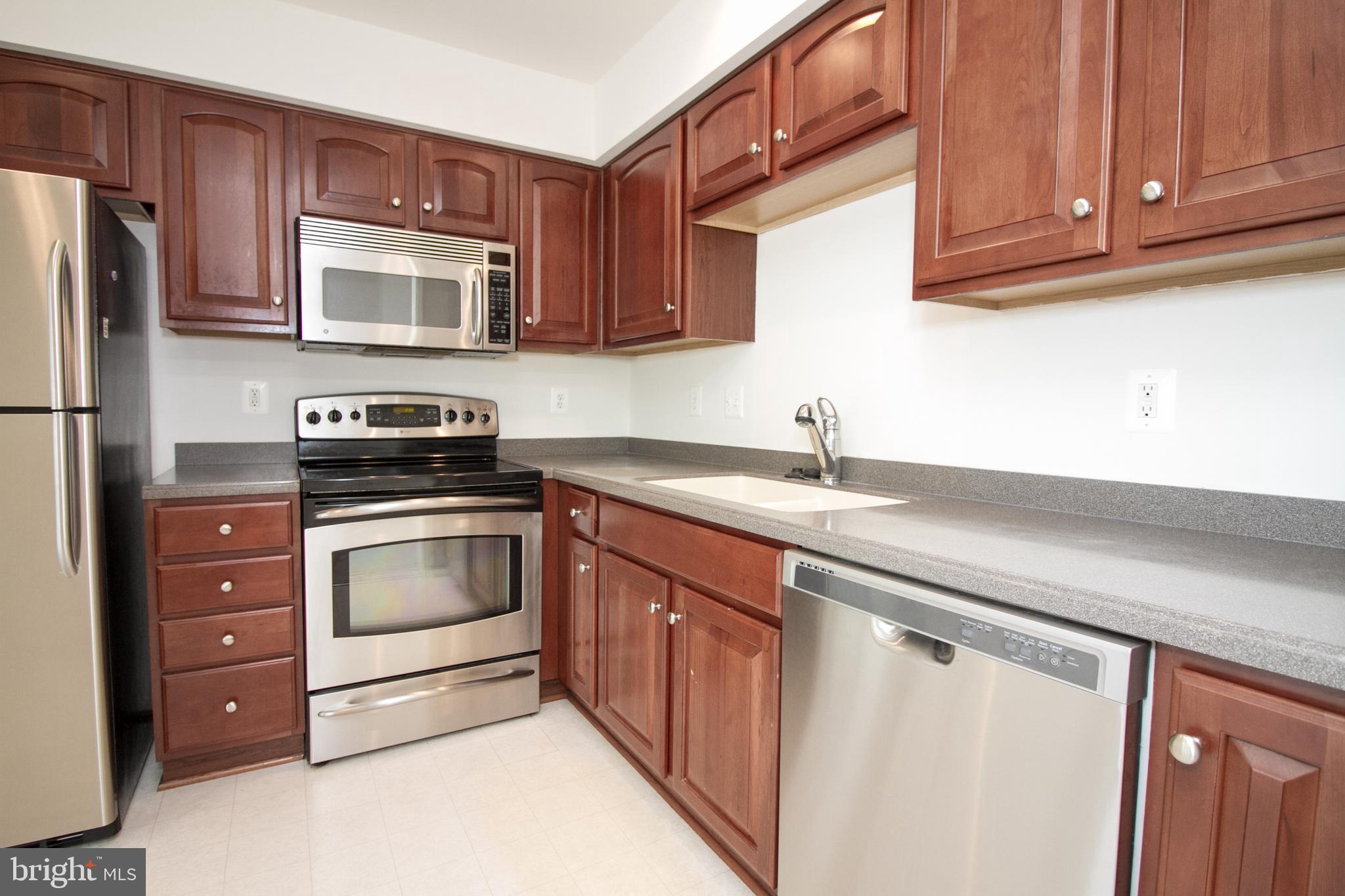 LAKELAND PLACE - Residential