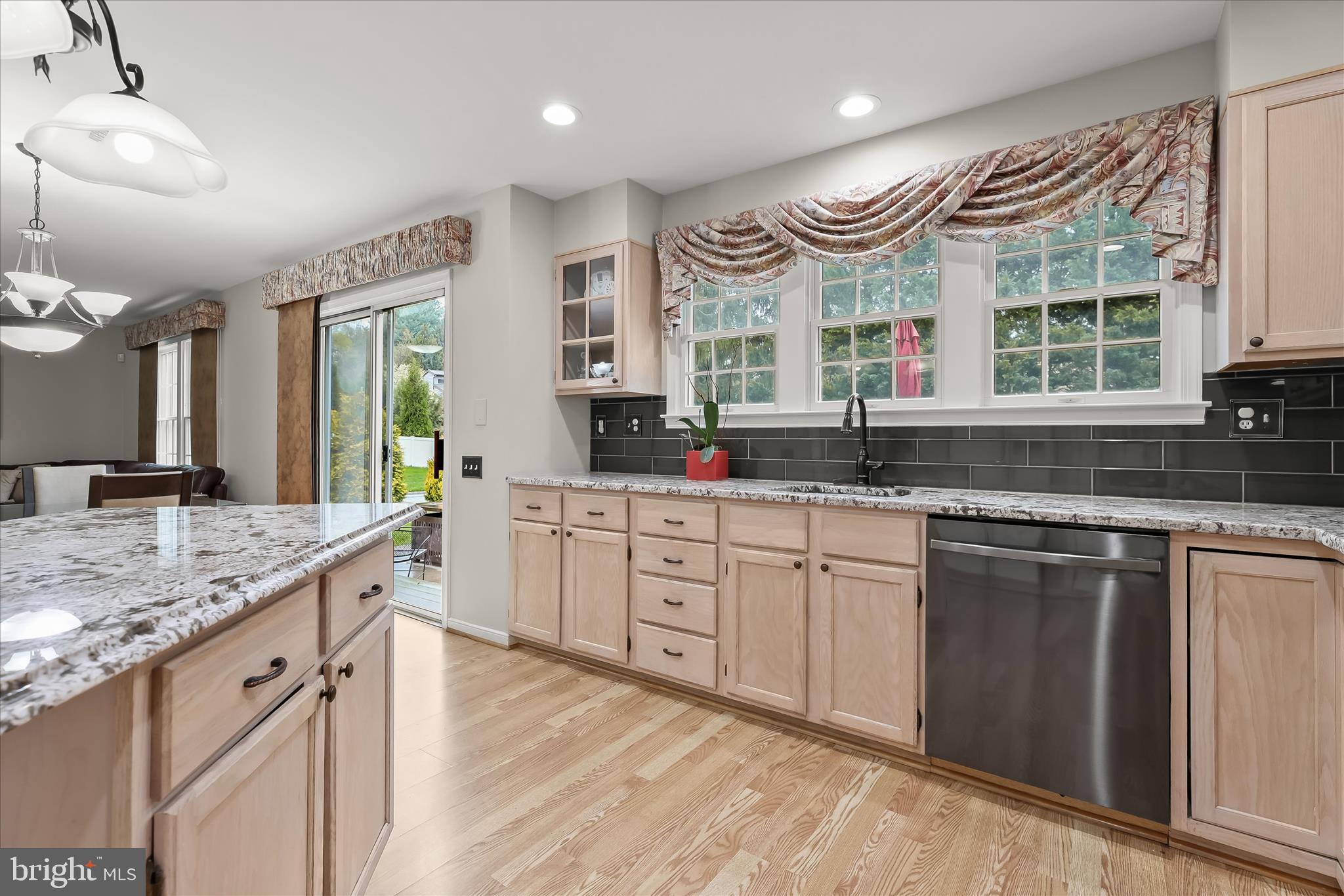 VELVET HILLS - Residential