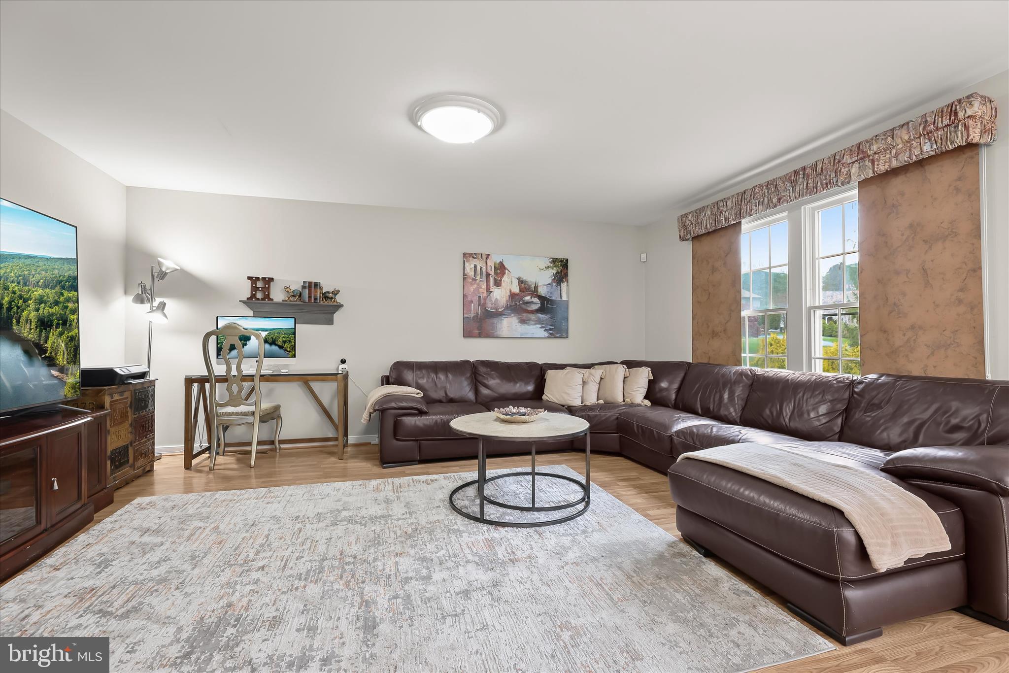 VELVET HILLS - Residential