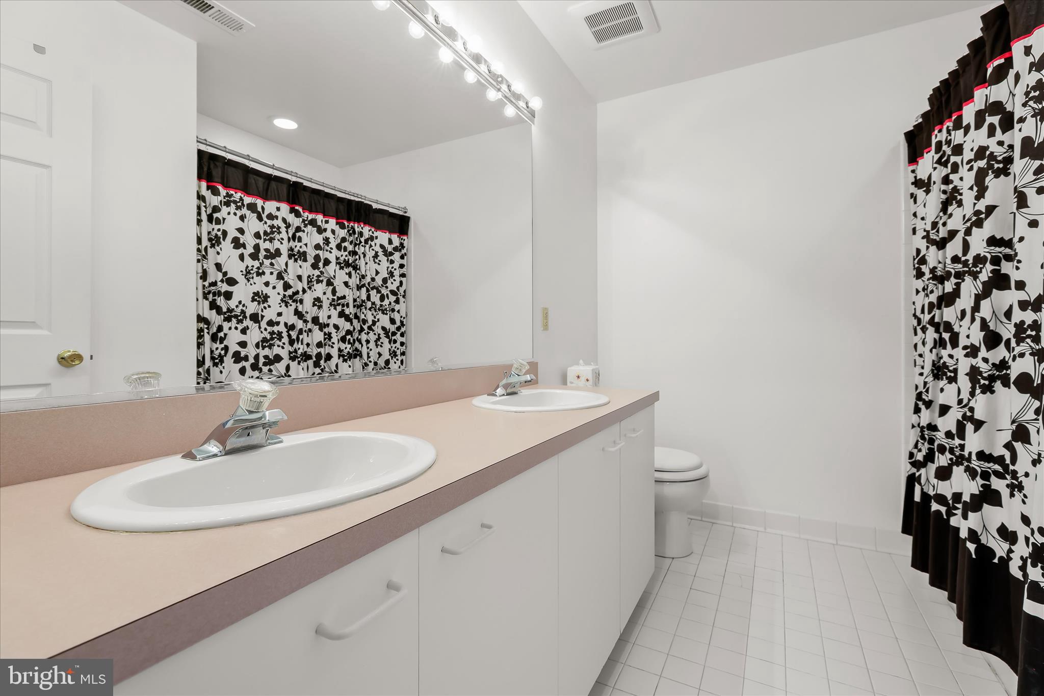 VELVET HILLS - Residential