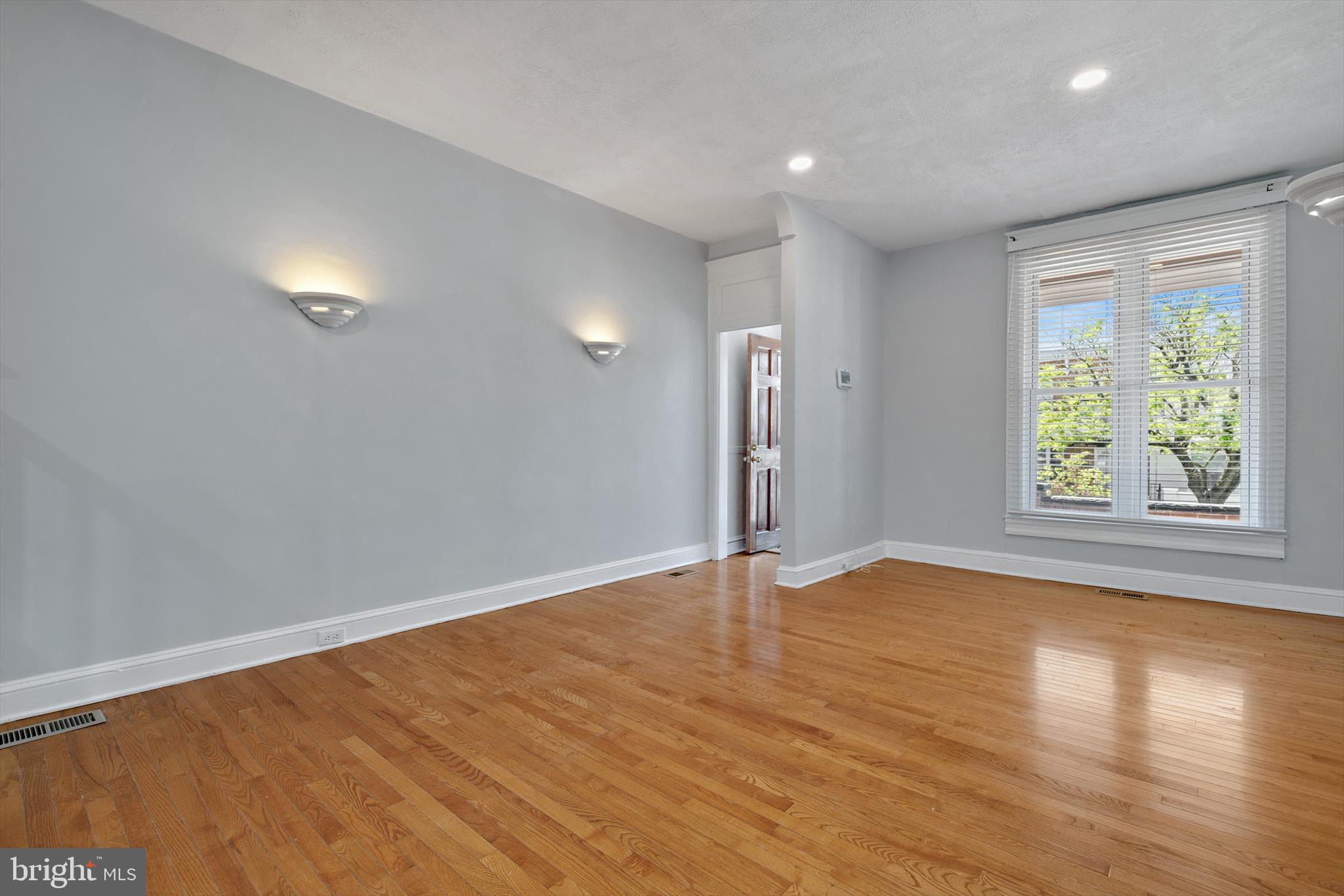 COLD SPRING NEWTOWN - Residential