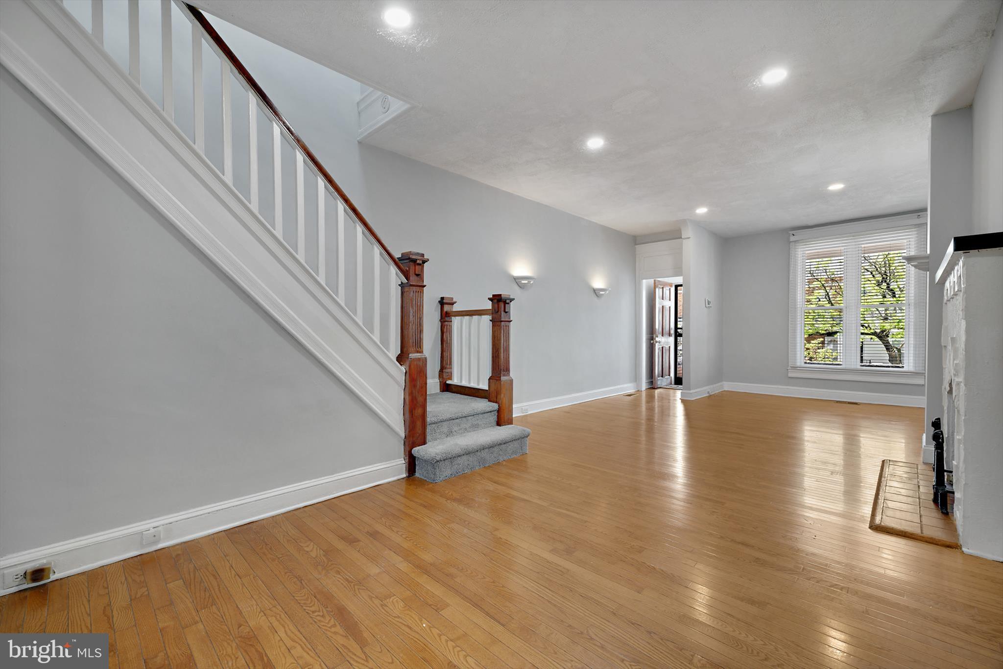 COLD SPRING NEWTOWN - Residential