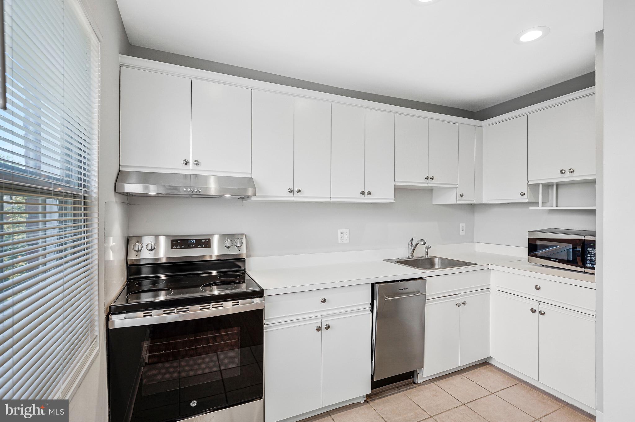 1808 W ABINGDON DRIVE 301