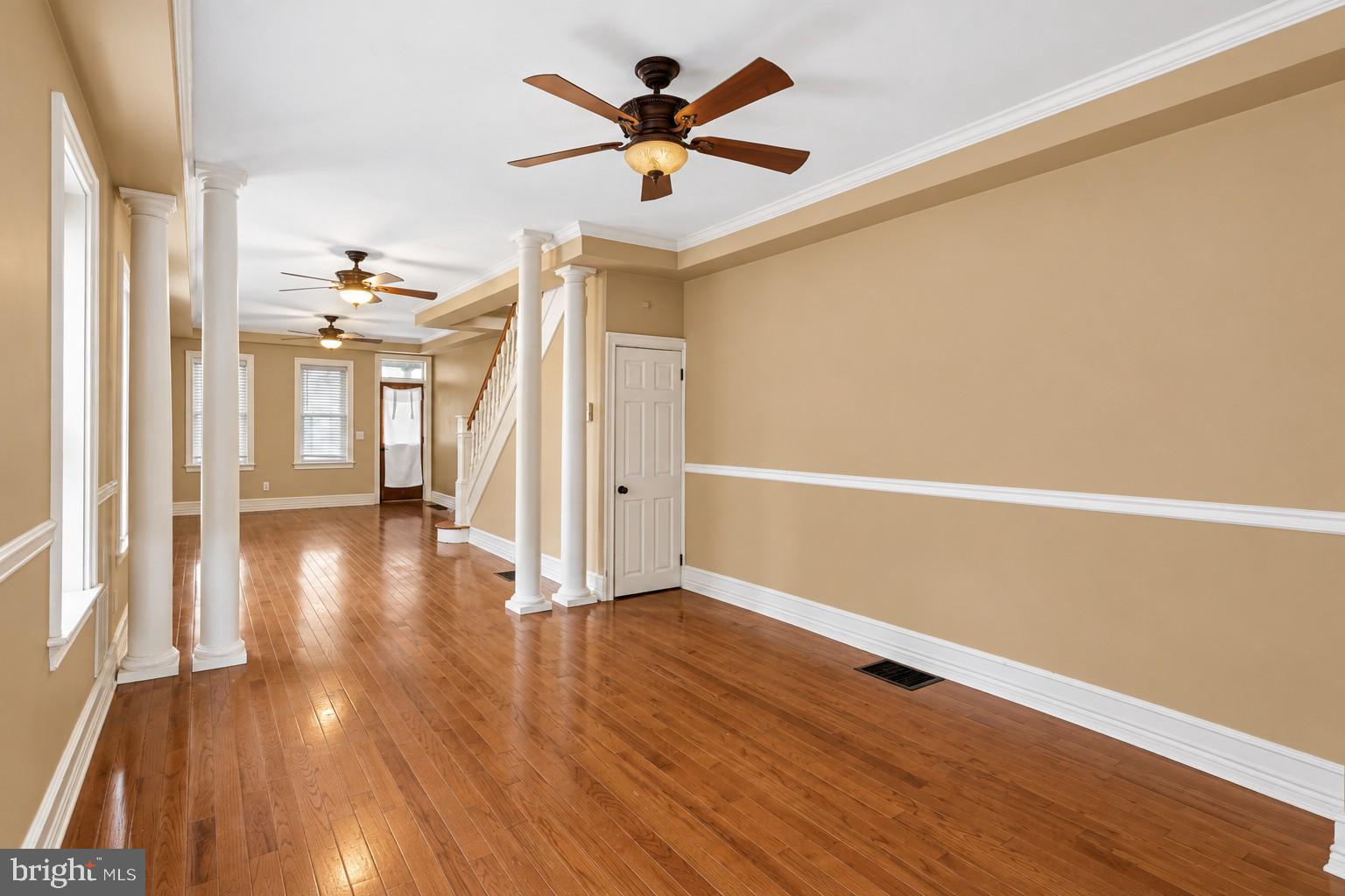 2 E COLLINGS AVENUE