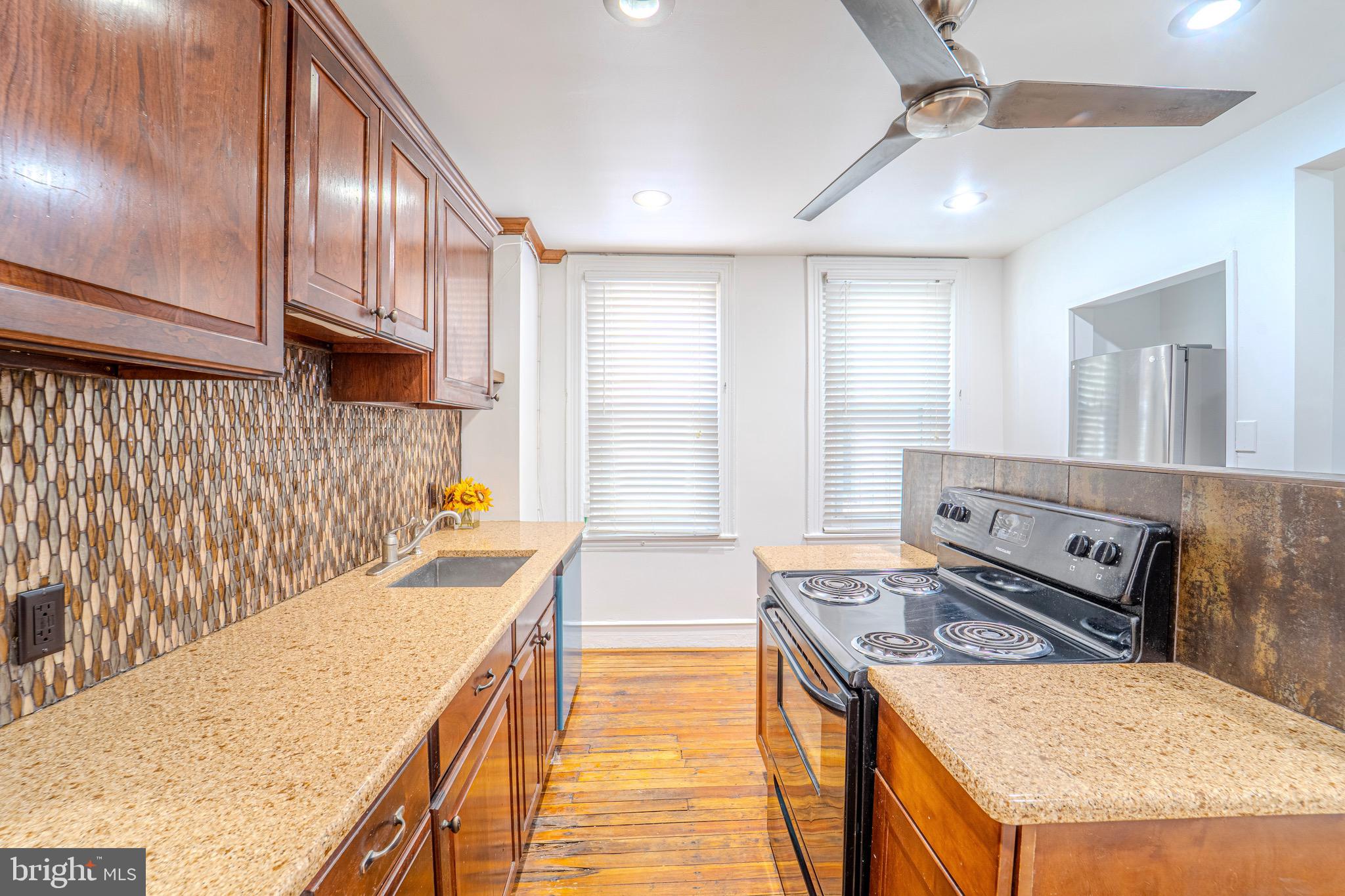 UNIVERSITY CITY - Residential Lease