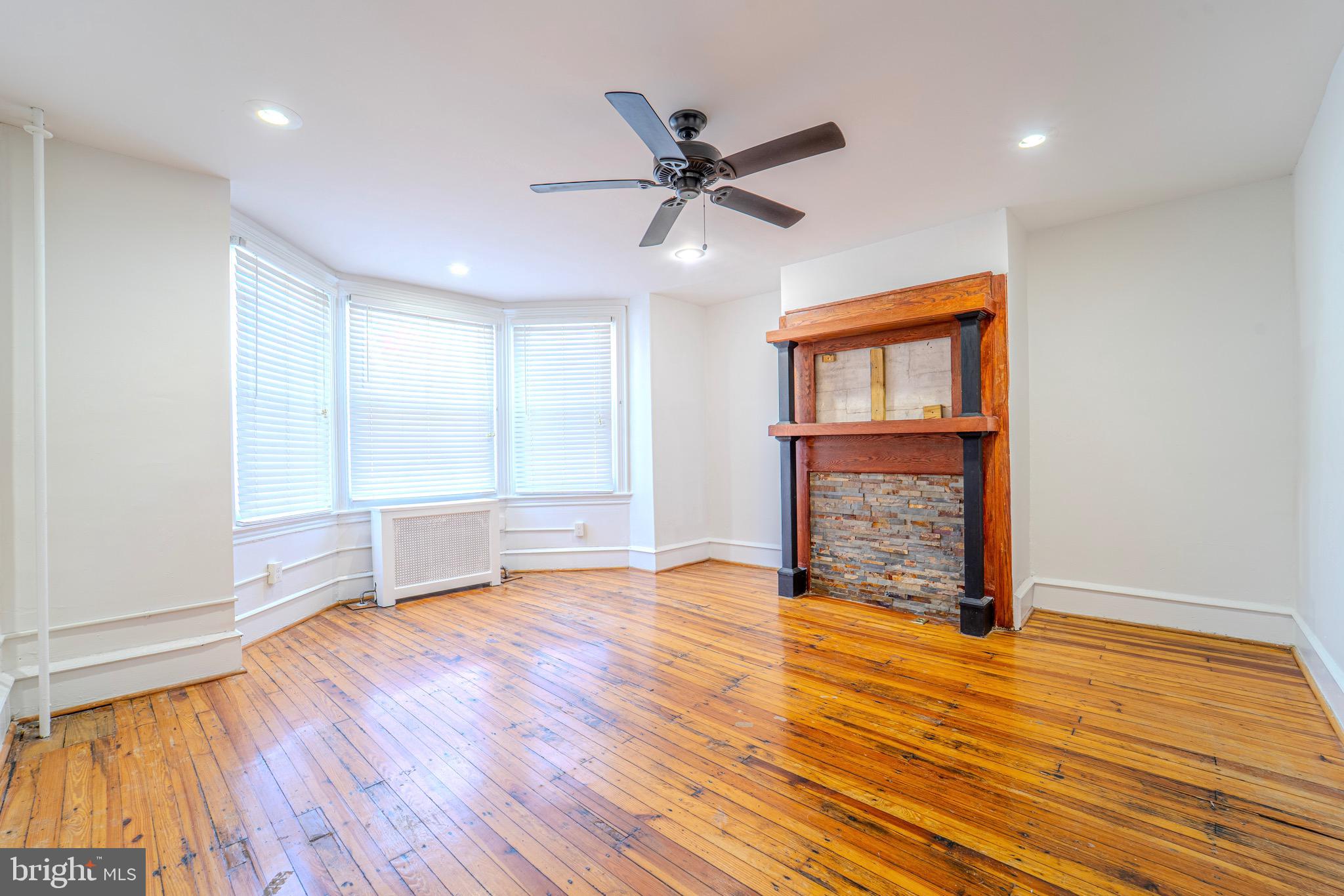 UNIVERSITY CITY - Residential Lease