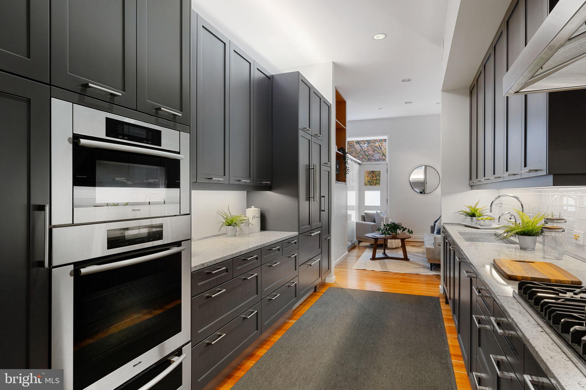 SOCIETY HILL - Residential