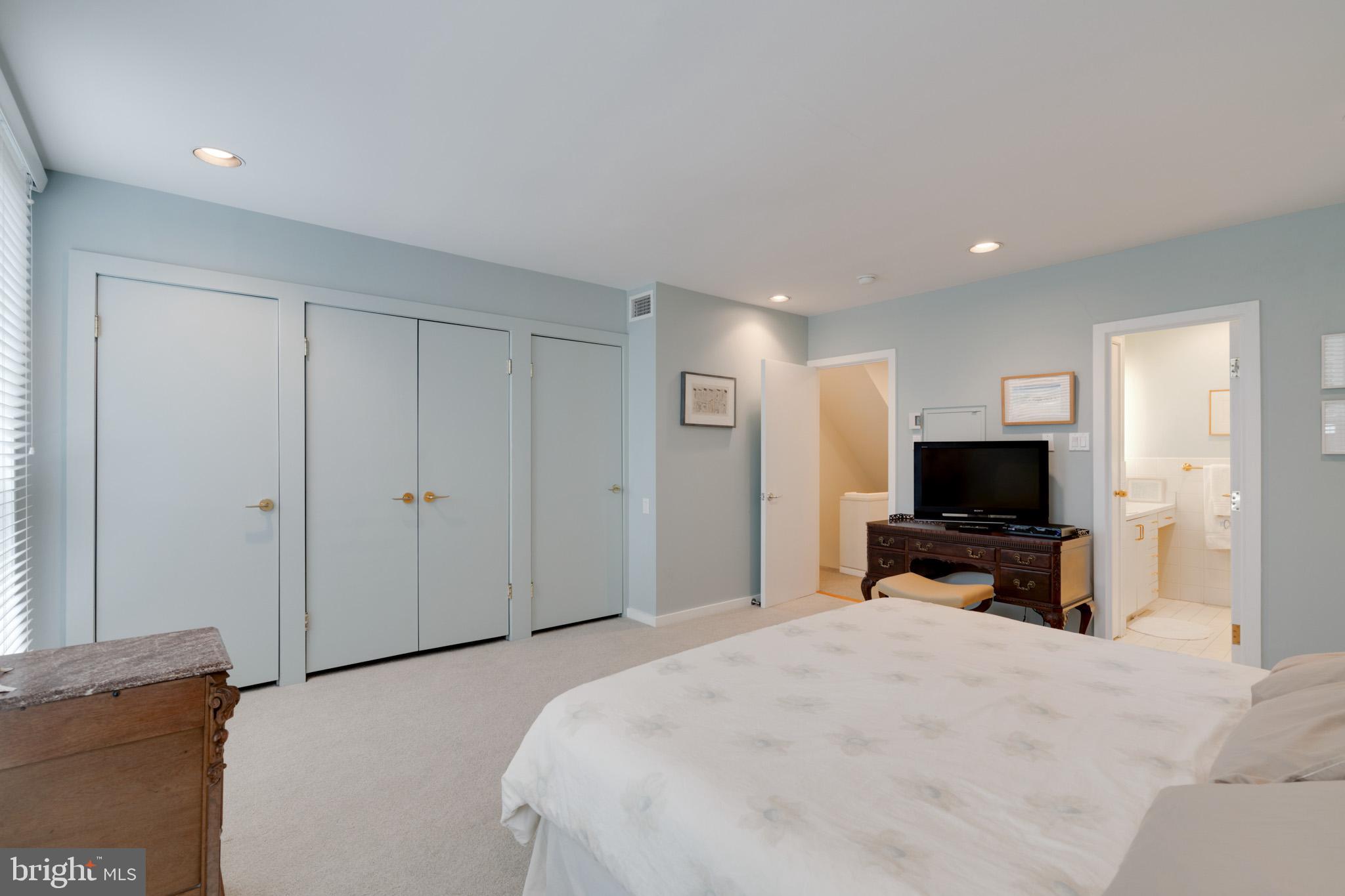 SOCIETY HILL - Residential