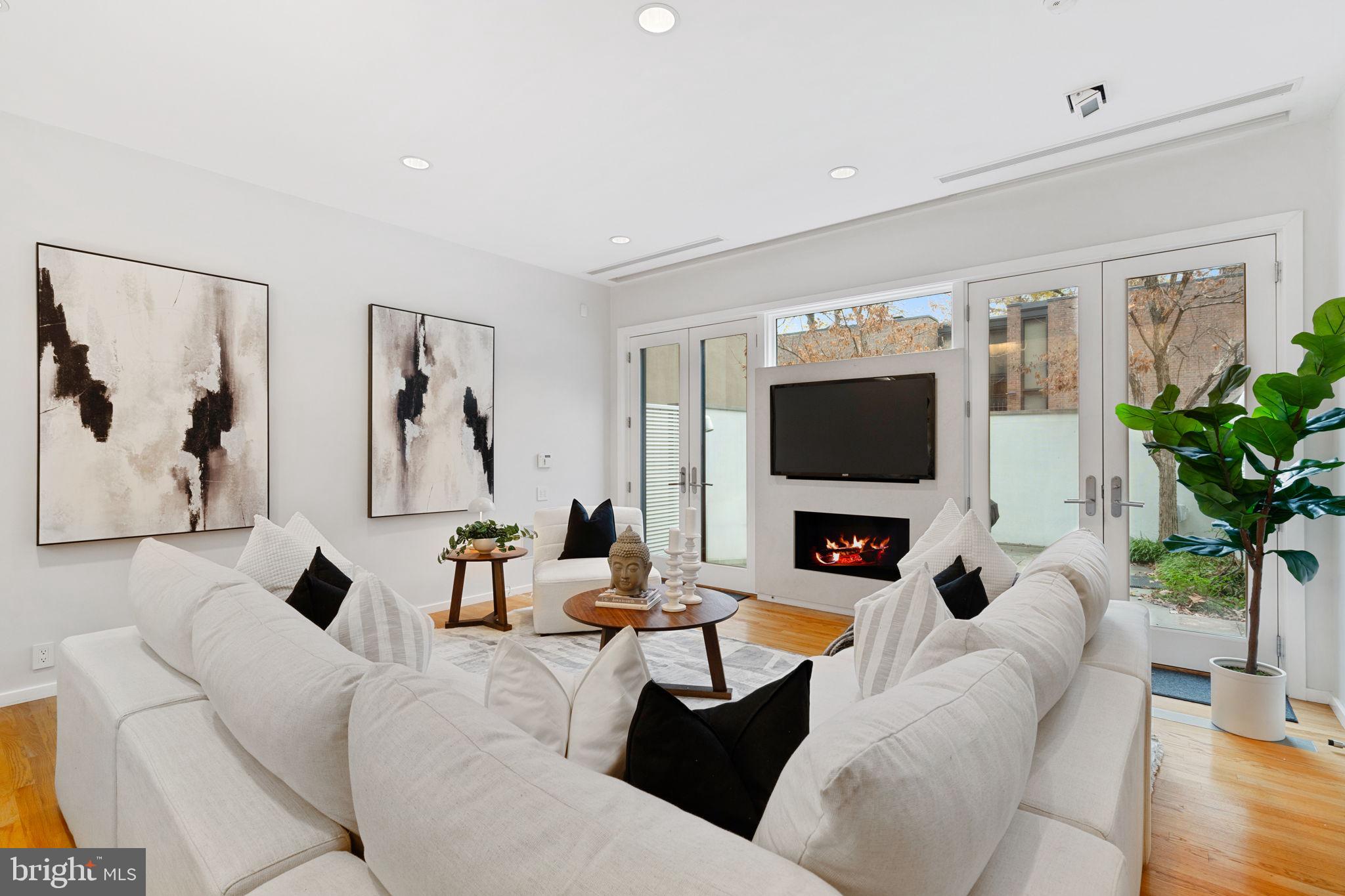 SOCIETY HILL - Residential