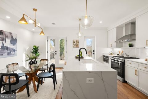 321 16TH STREET NE WASHINGTON DC 20002