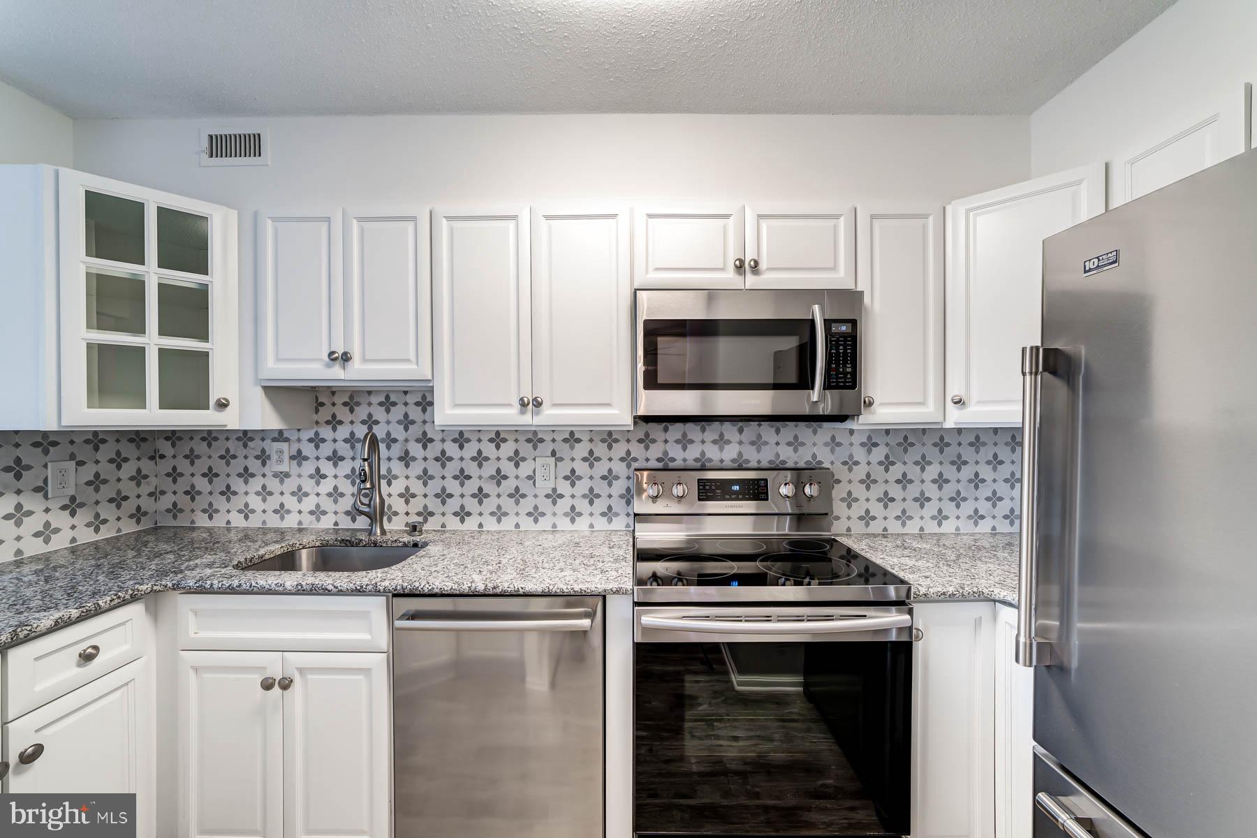 ASTORIA - Residential Lease