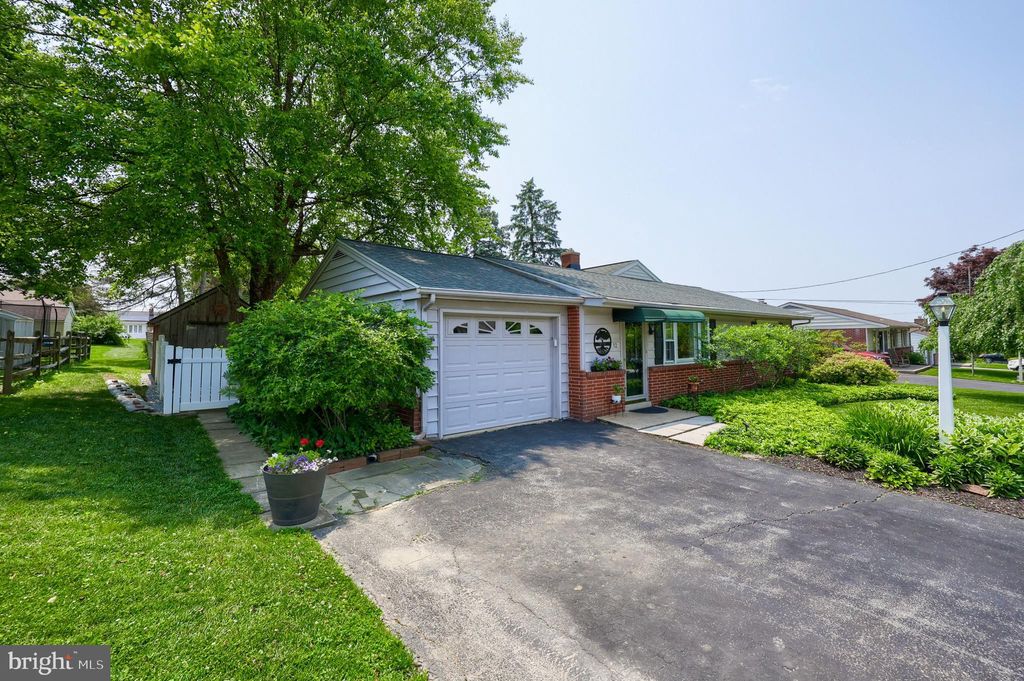 Photo of 12 Casey Drive, WILLOW STREET, PA 17584 (MLS # PALA2071444)