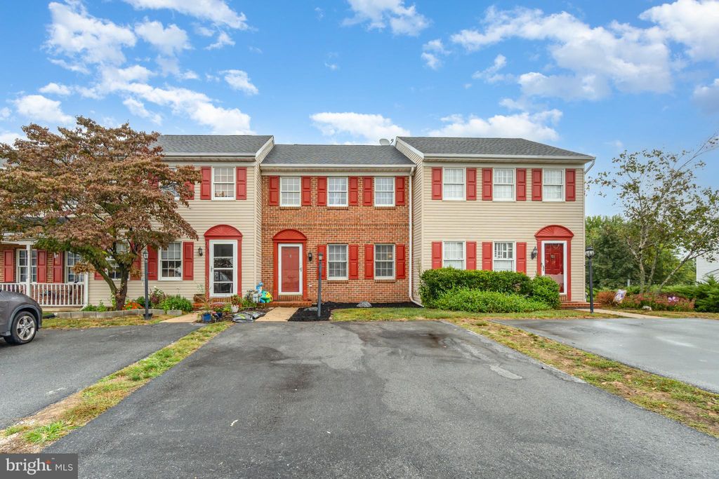 Photo of 2625 Woodmont Drive, YORK, PA 17404 (MLS # PAYK2090442)